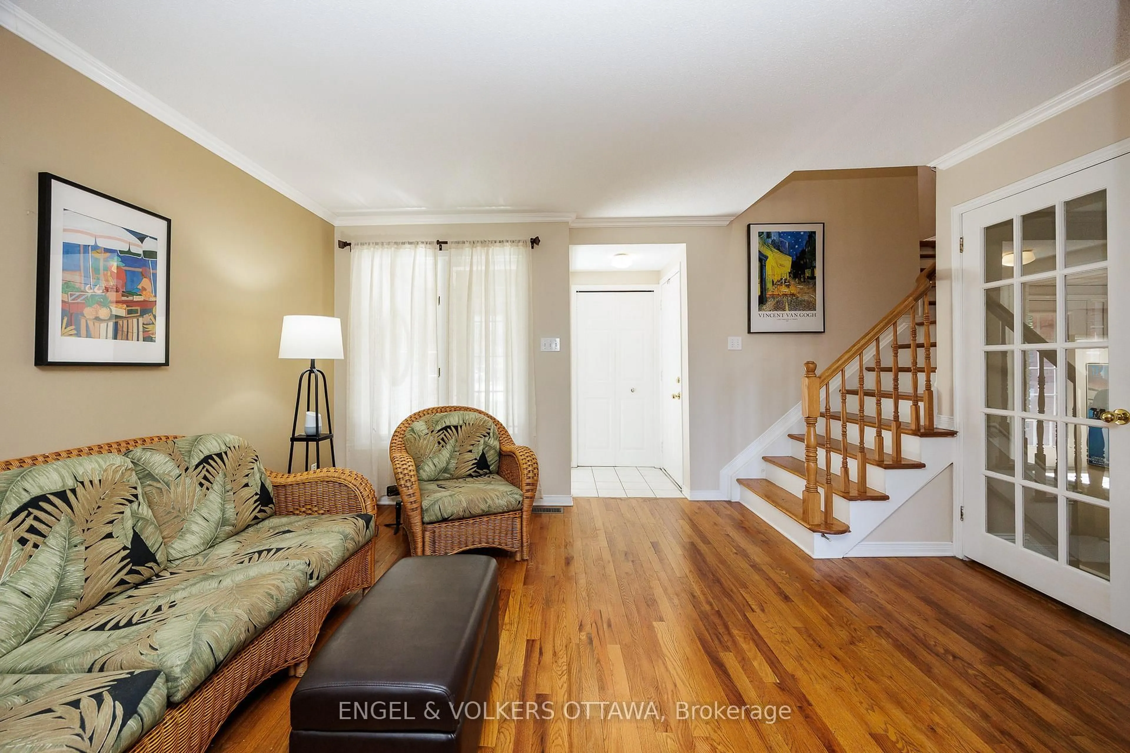 Living room with furniture, unknown for 57 Hodgson Crt, Ottawa Ontario K2K 2T4