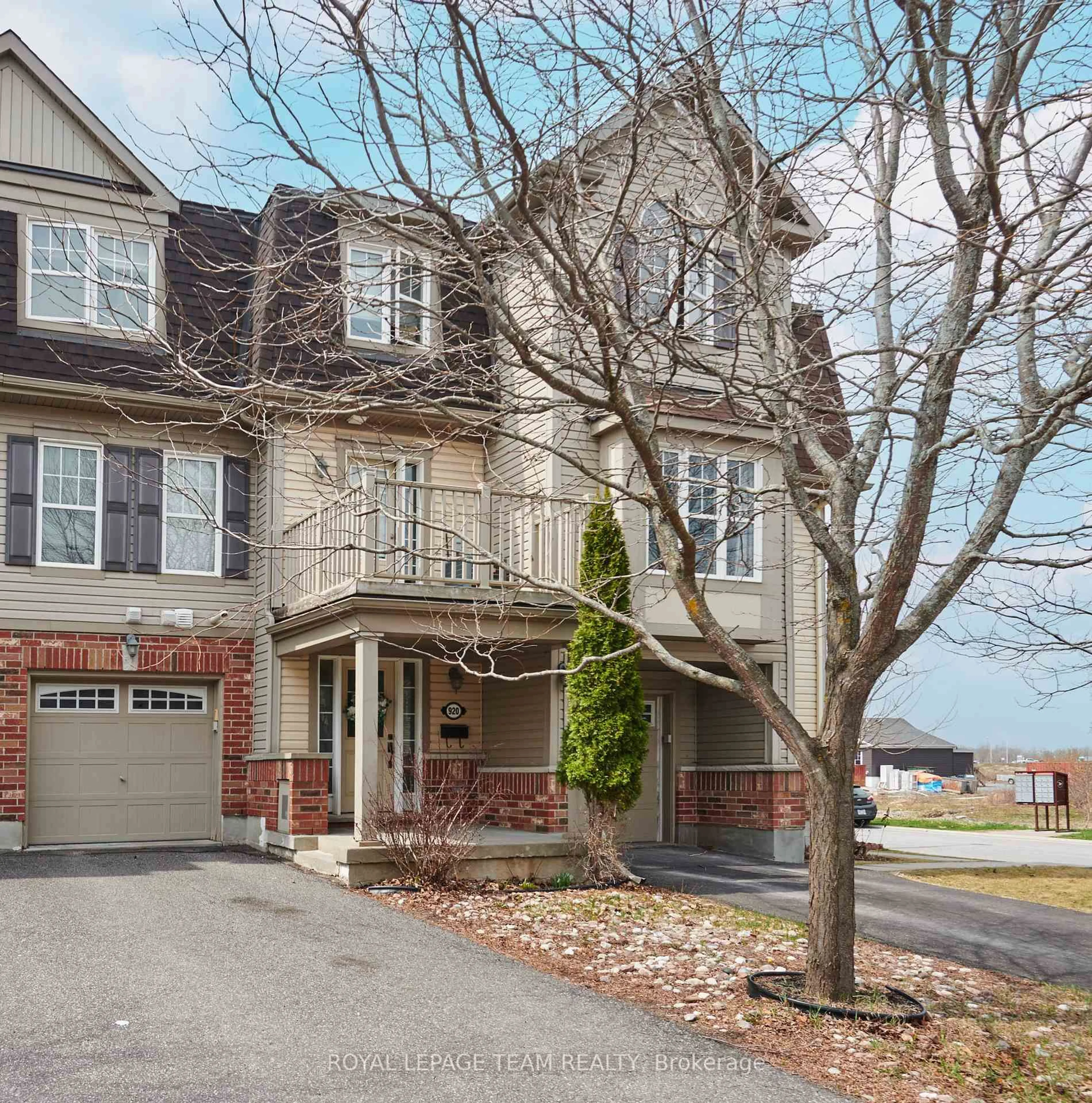 Home with brick exterior material, street for 920 Messor Cres, Ottawa Ontario K2S 0P2