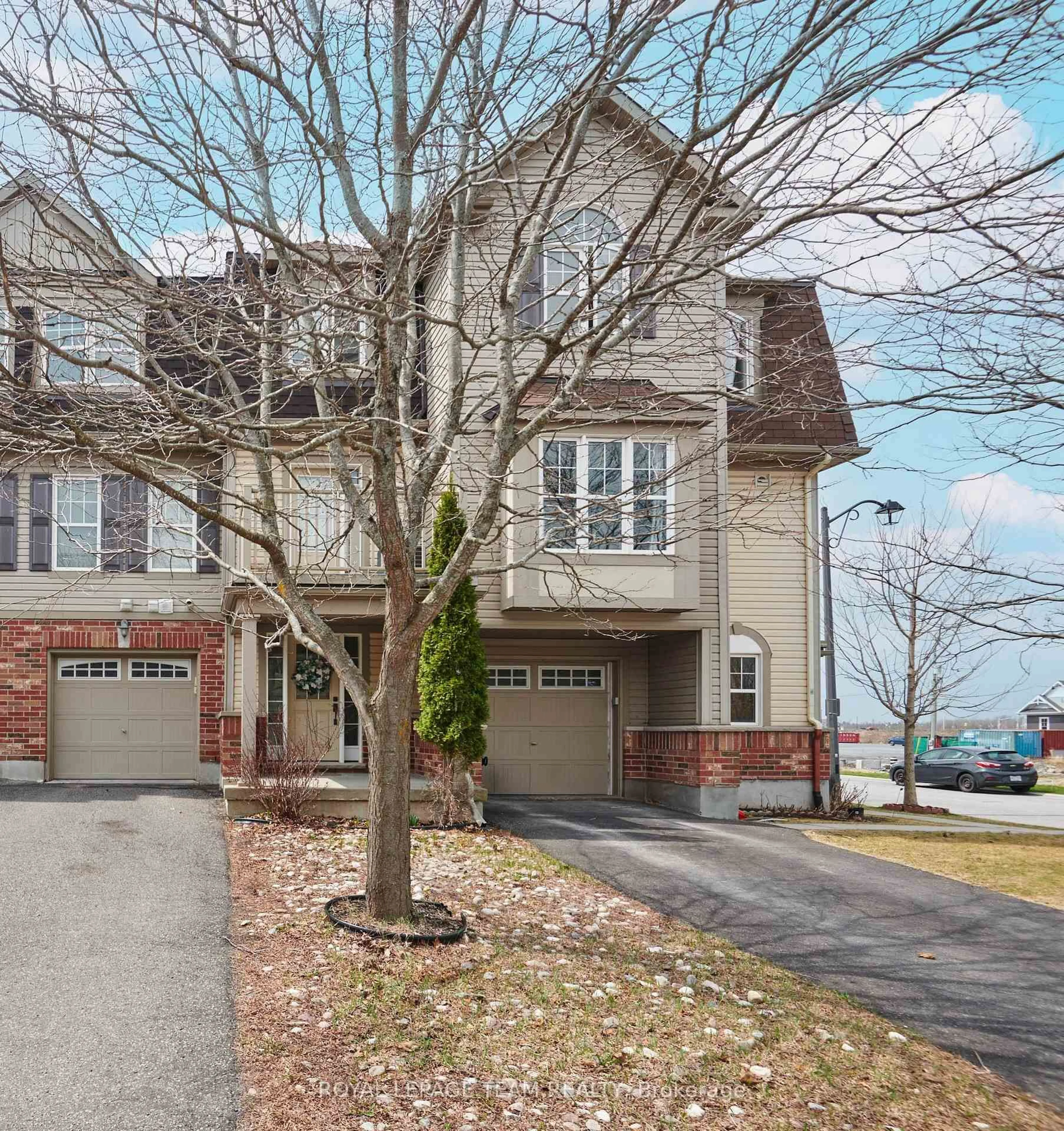 Unknown for 920 Messor Cres, Ottawa Ontario K2S 0P2