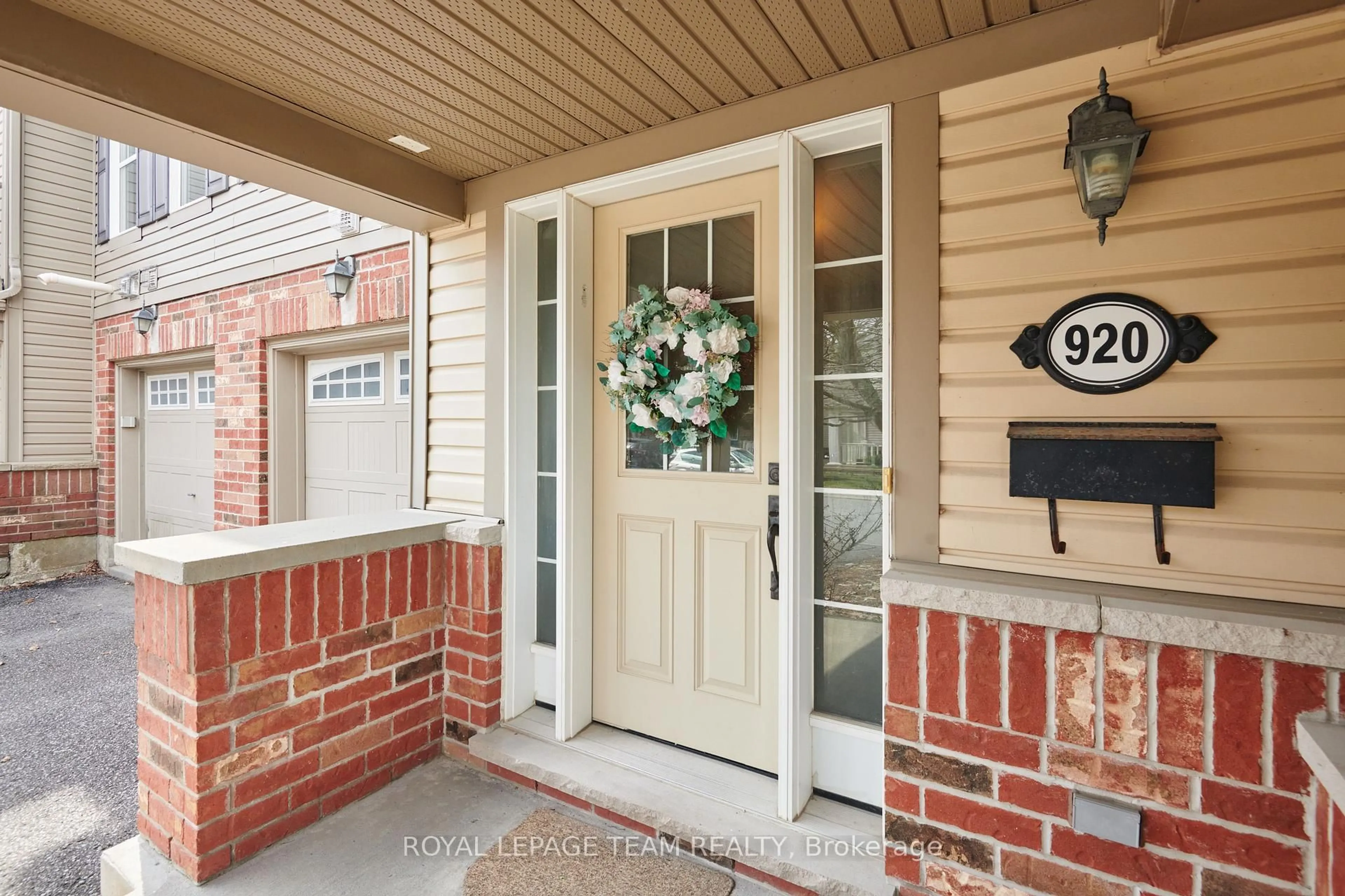 Unknown for 920 Messor Cres, Ottawa Ontario K2S 0P2
