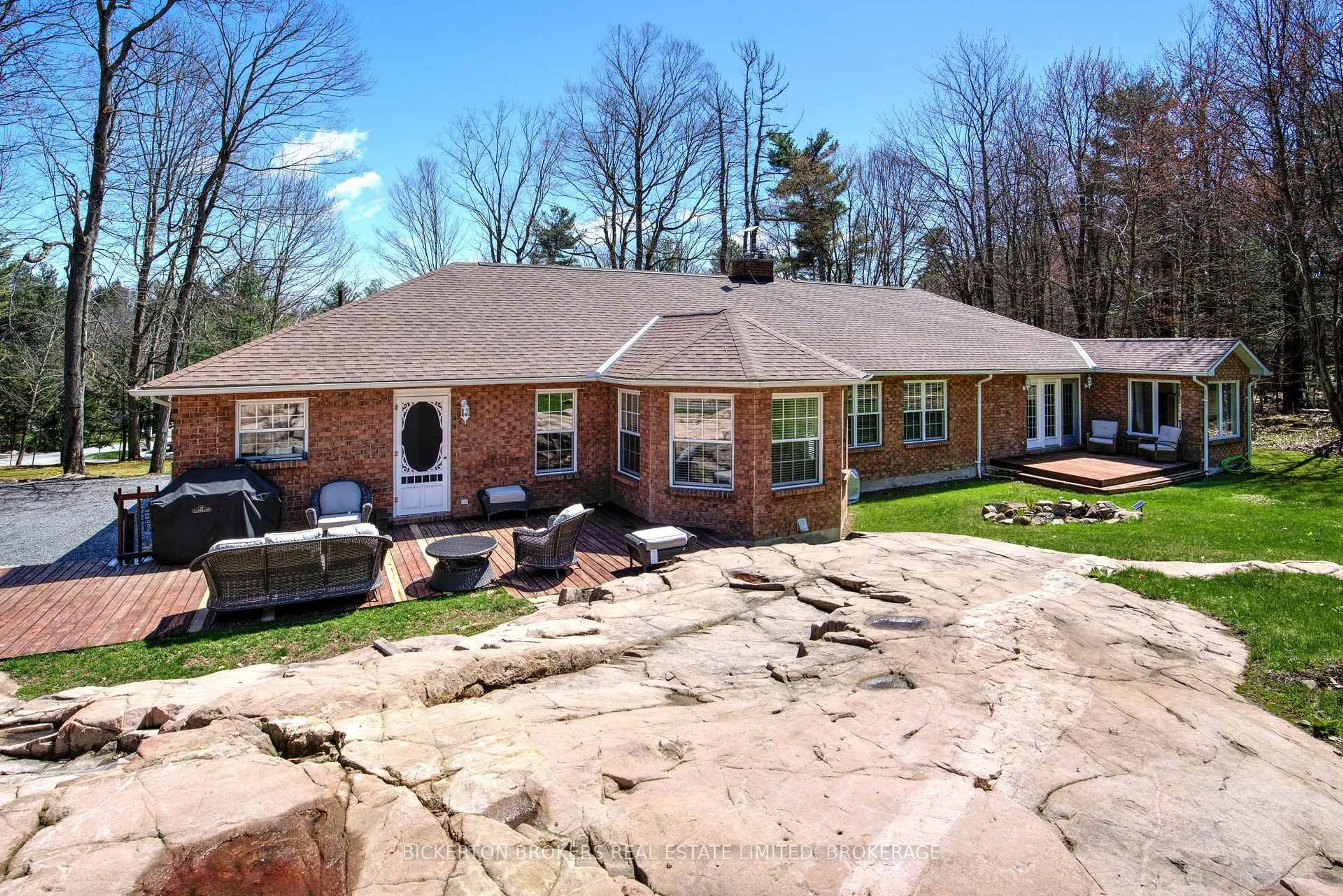 Home with brick exterior material, unknown for 43 Village Estate Rd, Lansdowne Ontario K0E 1L0