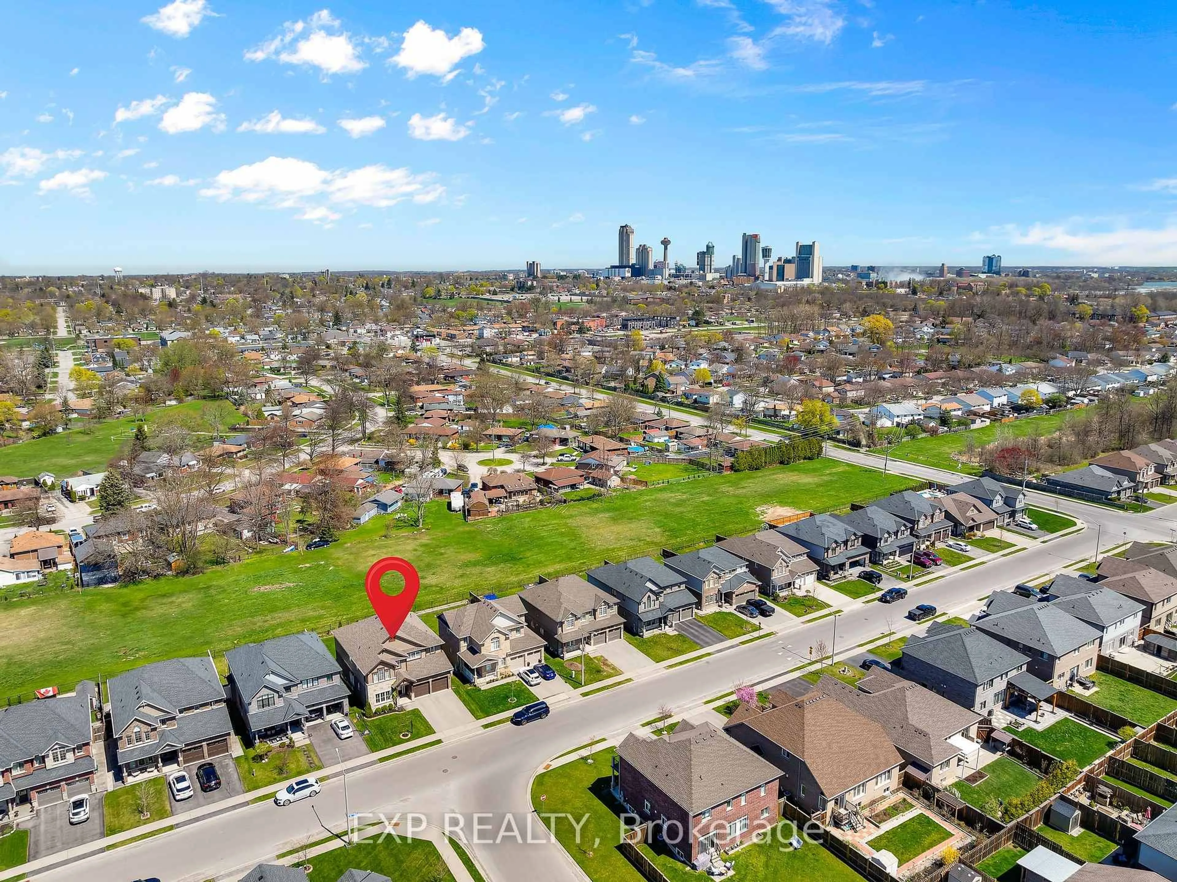 A pic from outside/outdoor area/front of a property/back of a property/a pic from drone, street for 6311 Sam Iorfida Dr, Niagara Falls Ontario L2G 0G9