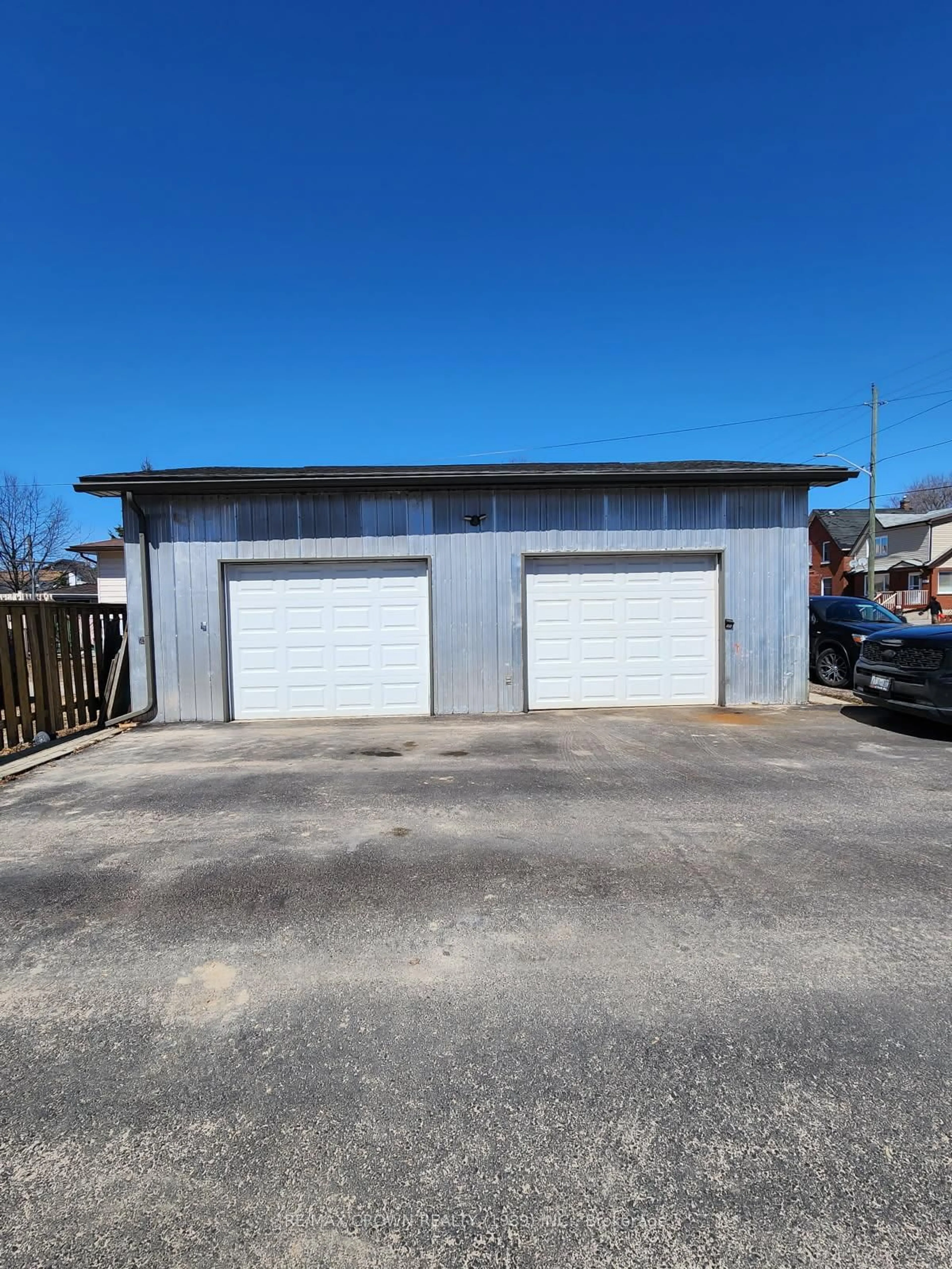 Indoor garage for 994 Fraser St, North Bay Ontario P1B 3X8