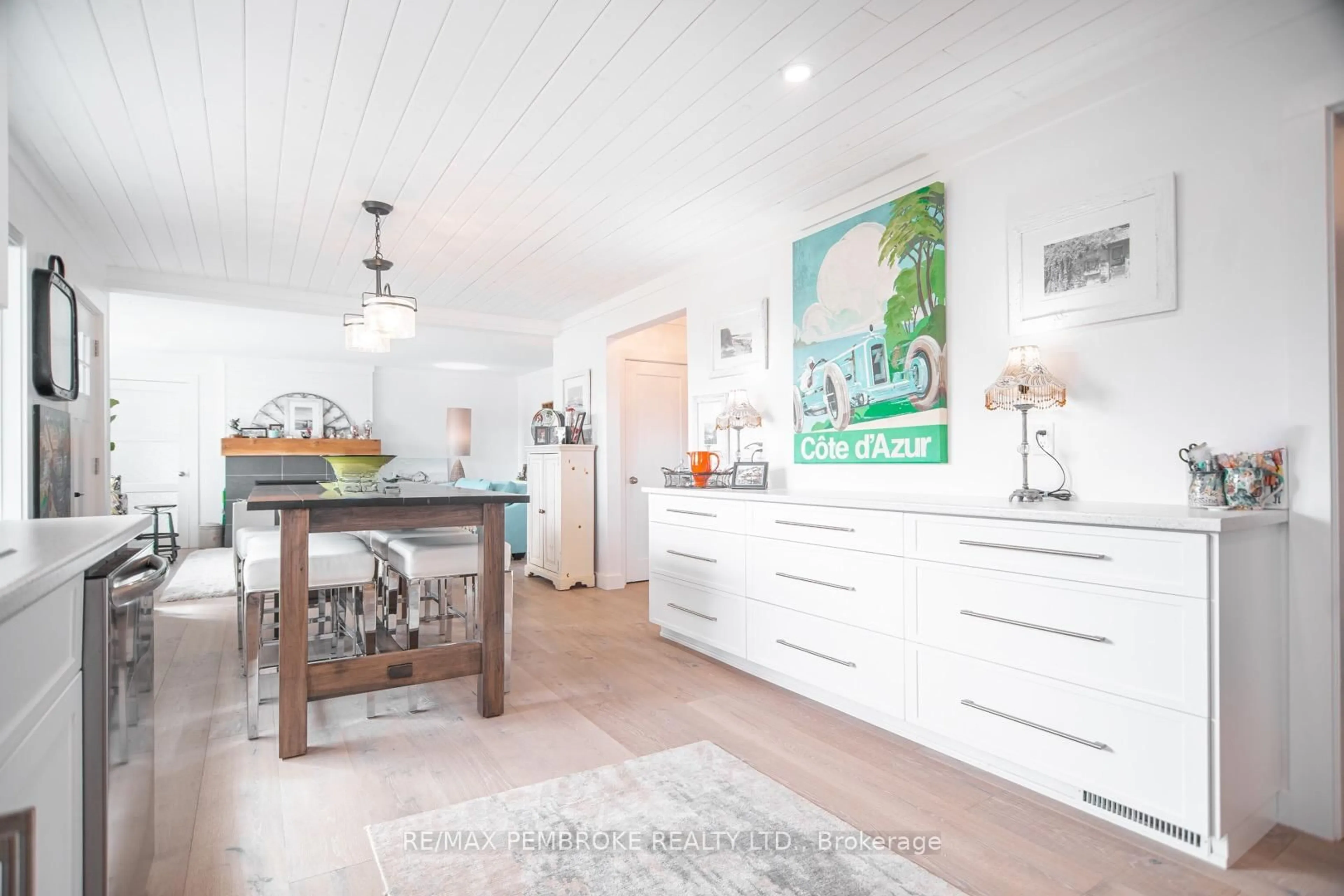 Open concept kitchen, wood/laminate floor for 1206 PEMBROKE St, Laurentian Valley Ontario K8A 7R7