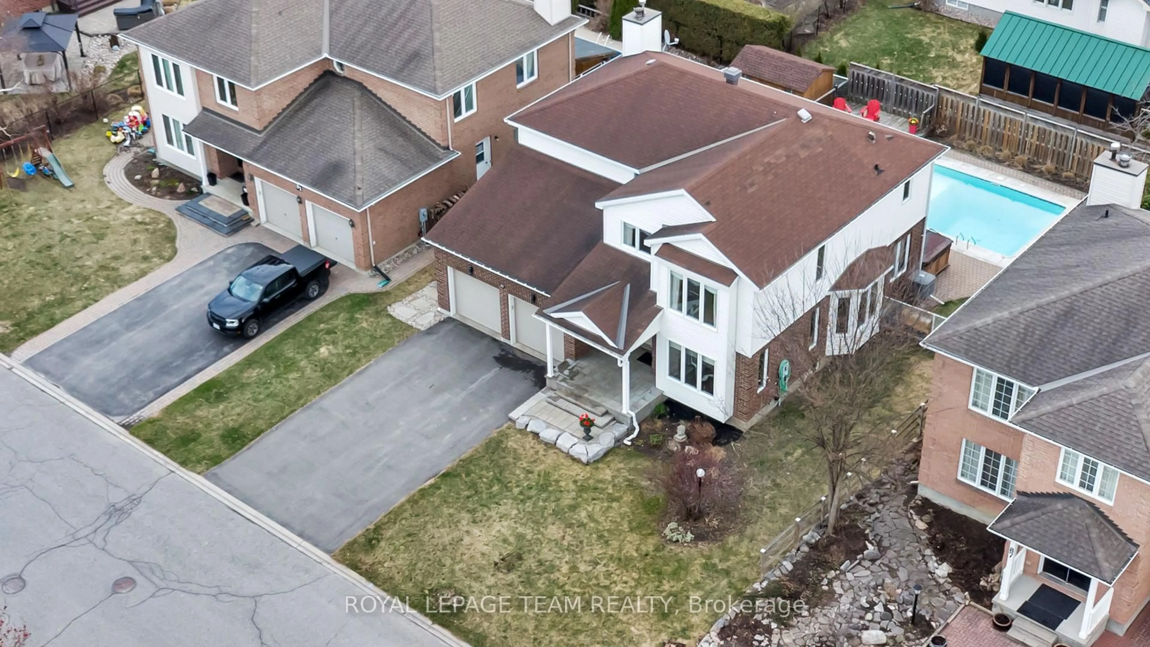 A pic from outside/outdoor area/front of a property/back of a property/a pic from drone, street for 89 Brae Cres, Ottawa Ontario K2S 1R1