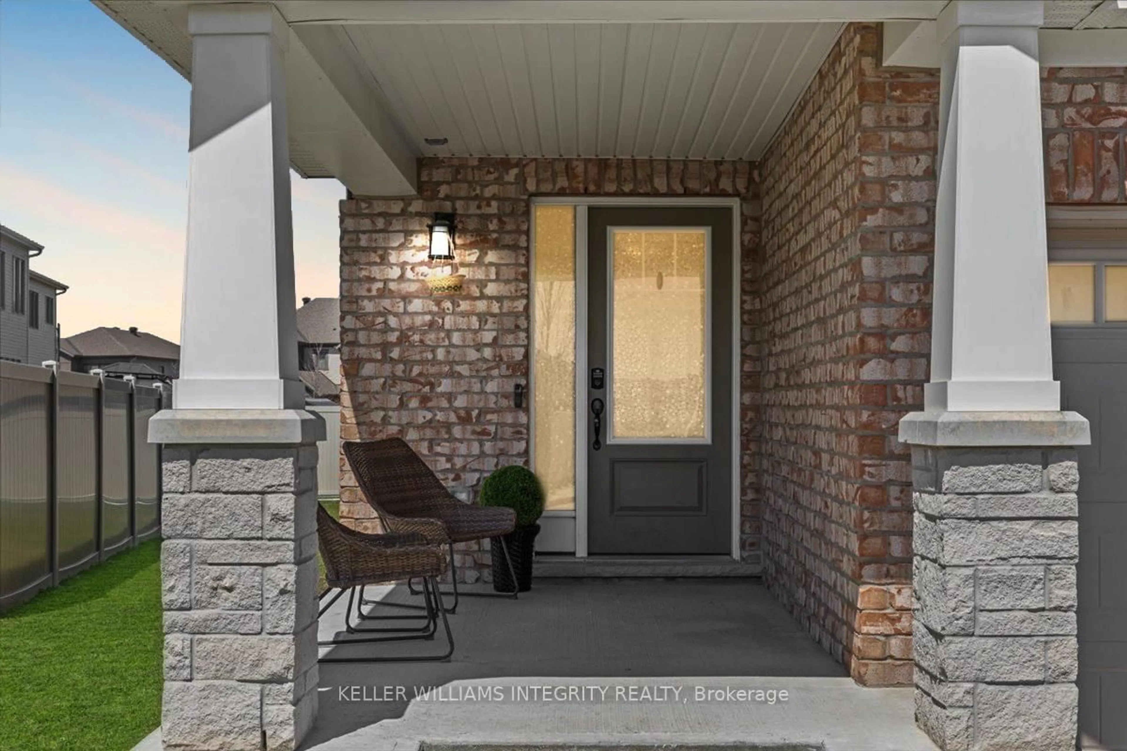 Indoor entryway for 278 Haliburton Hts, Ottawa Ontario K2V 0R5