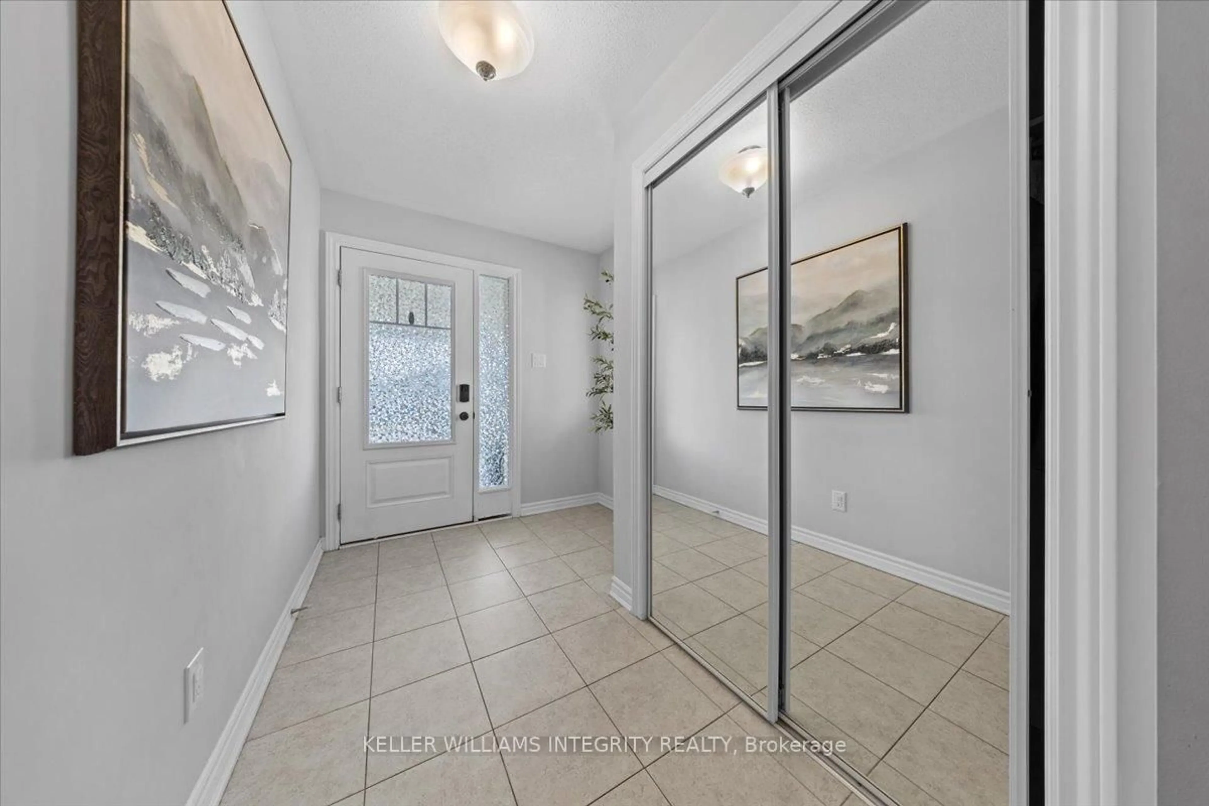 Indoor entryway for 278 Haliburton Hts, Ottawa Ontario K2V 0R5