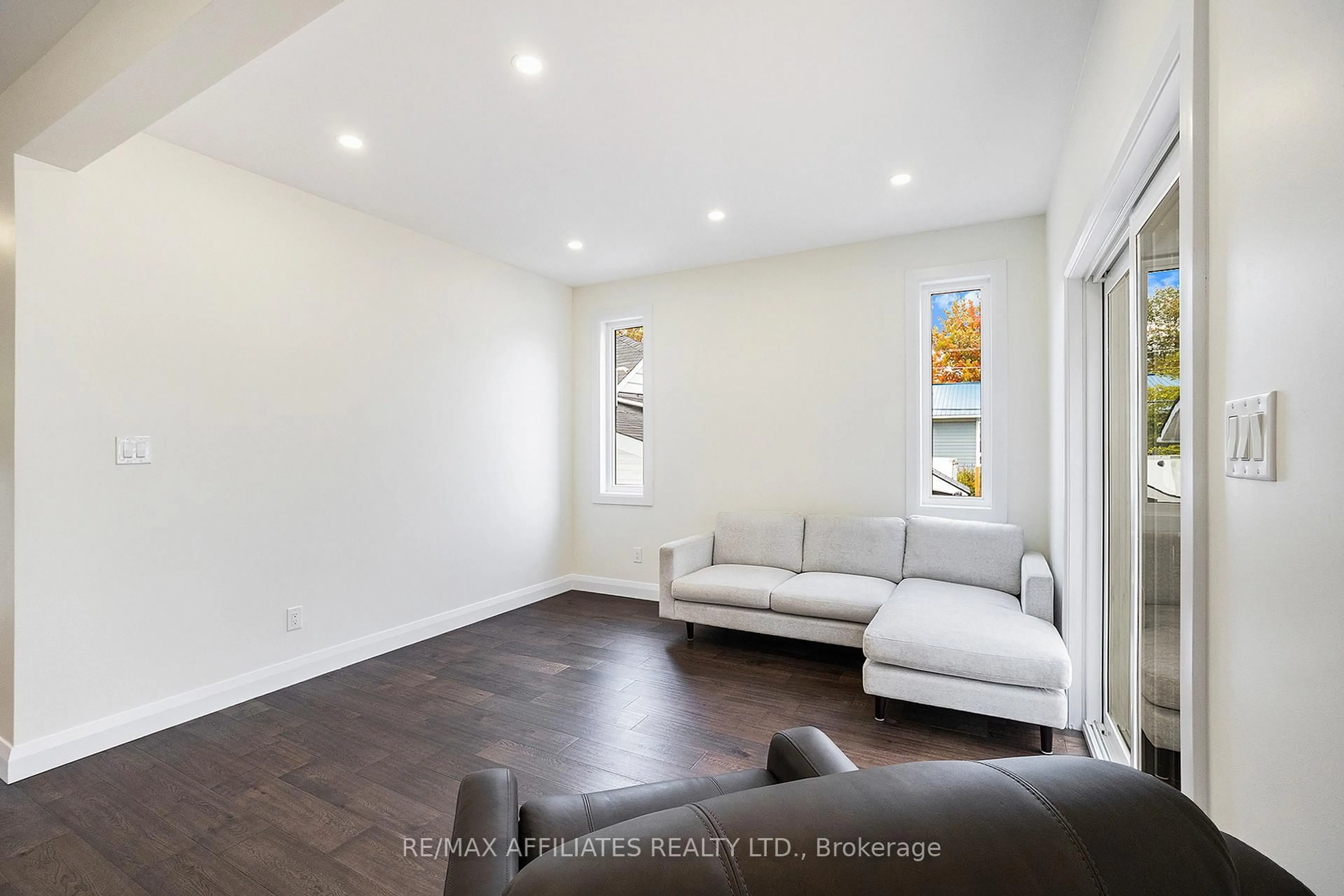 Living room with furniture, unknown for 36 FIRST Ave, Russell Ontario K4R 1C9
