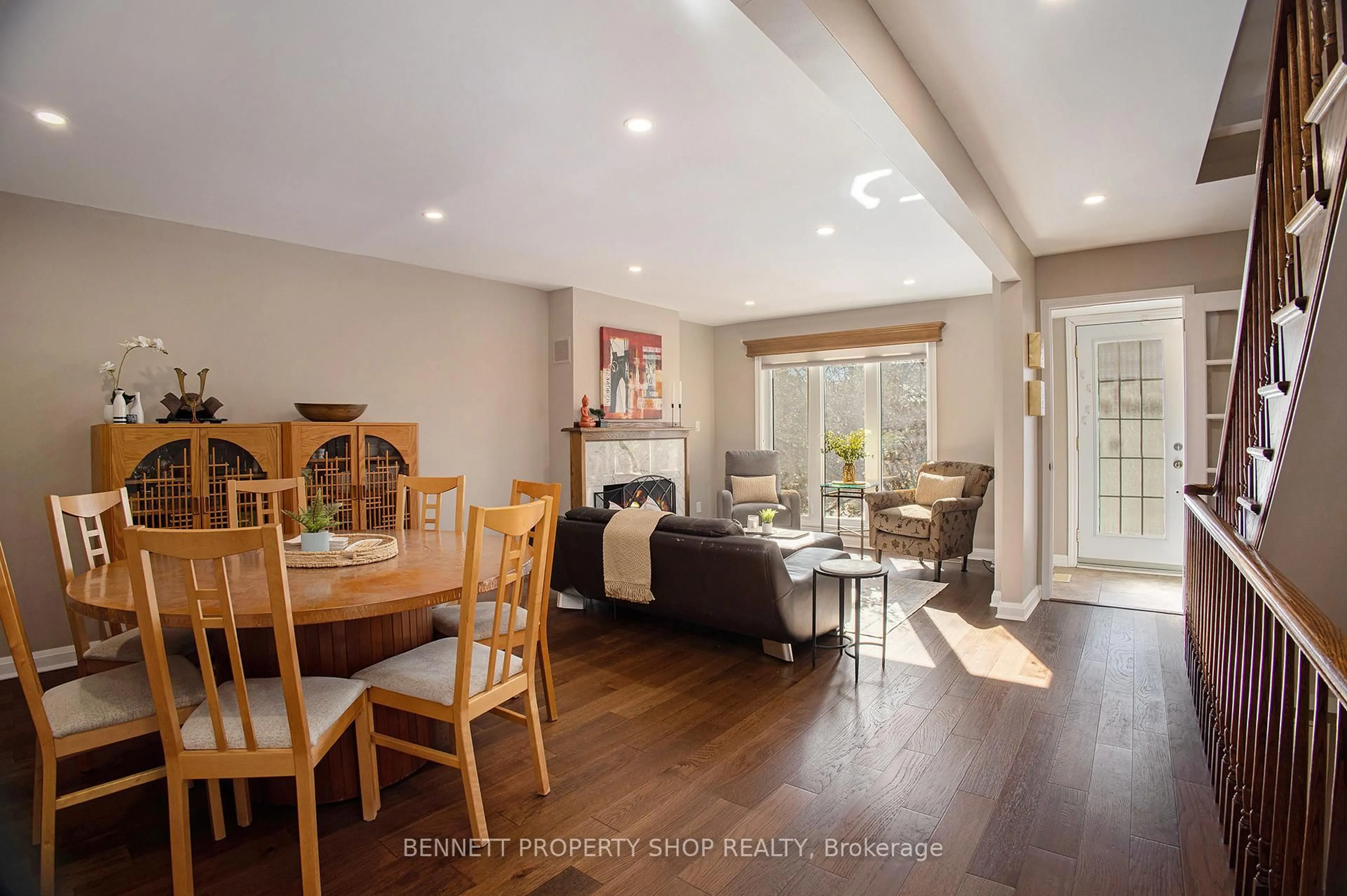 Dining room, wood/laminate floor for 80 Queen Elizabeth Dr, Ottawa Ontario K2P 1E4