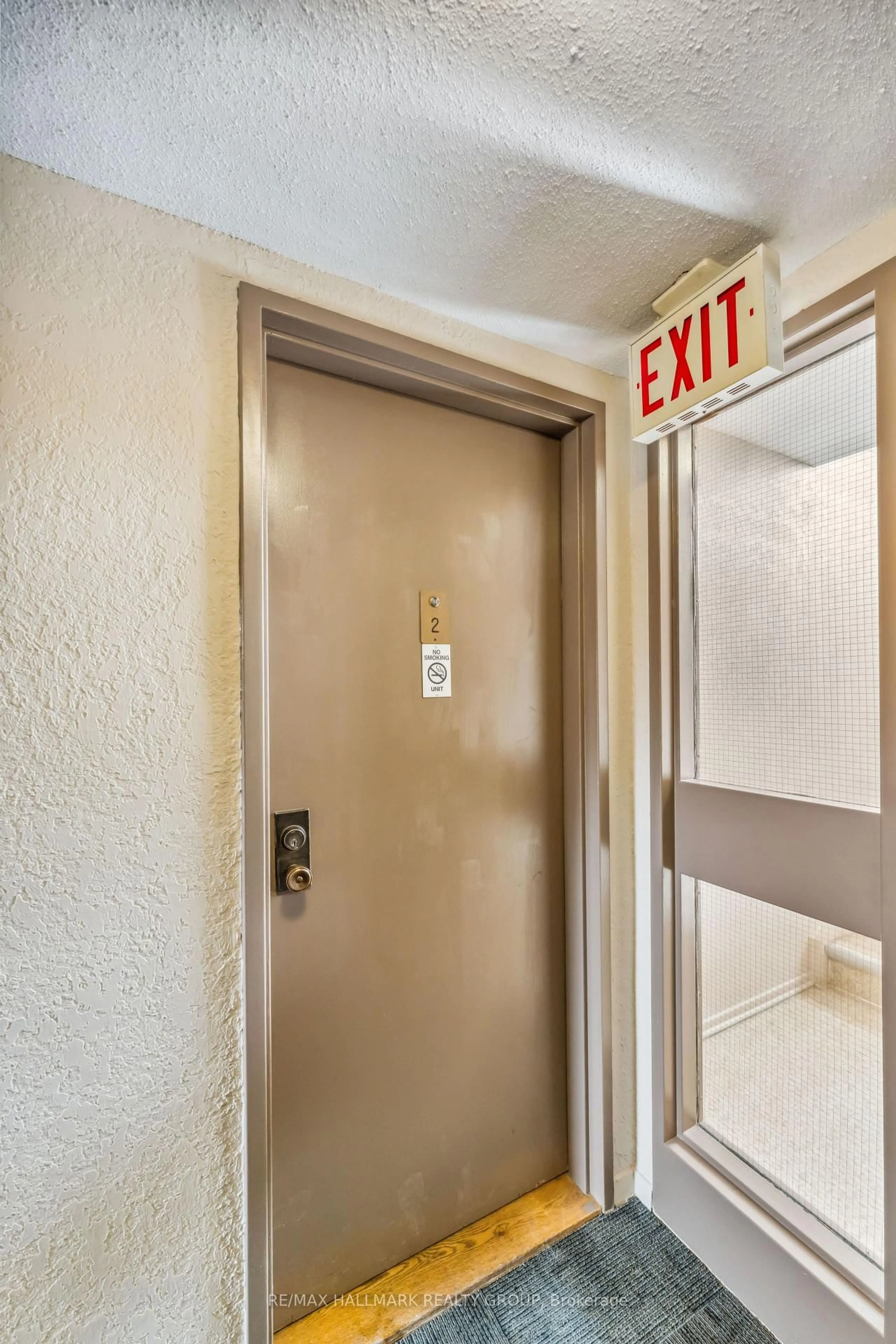 Indoor entryway for 20 Sweetbriar Circ #2, Ottawa Ontario K2J 2K4
