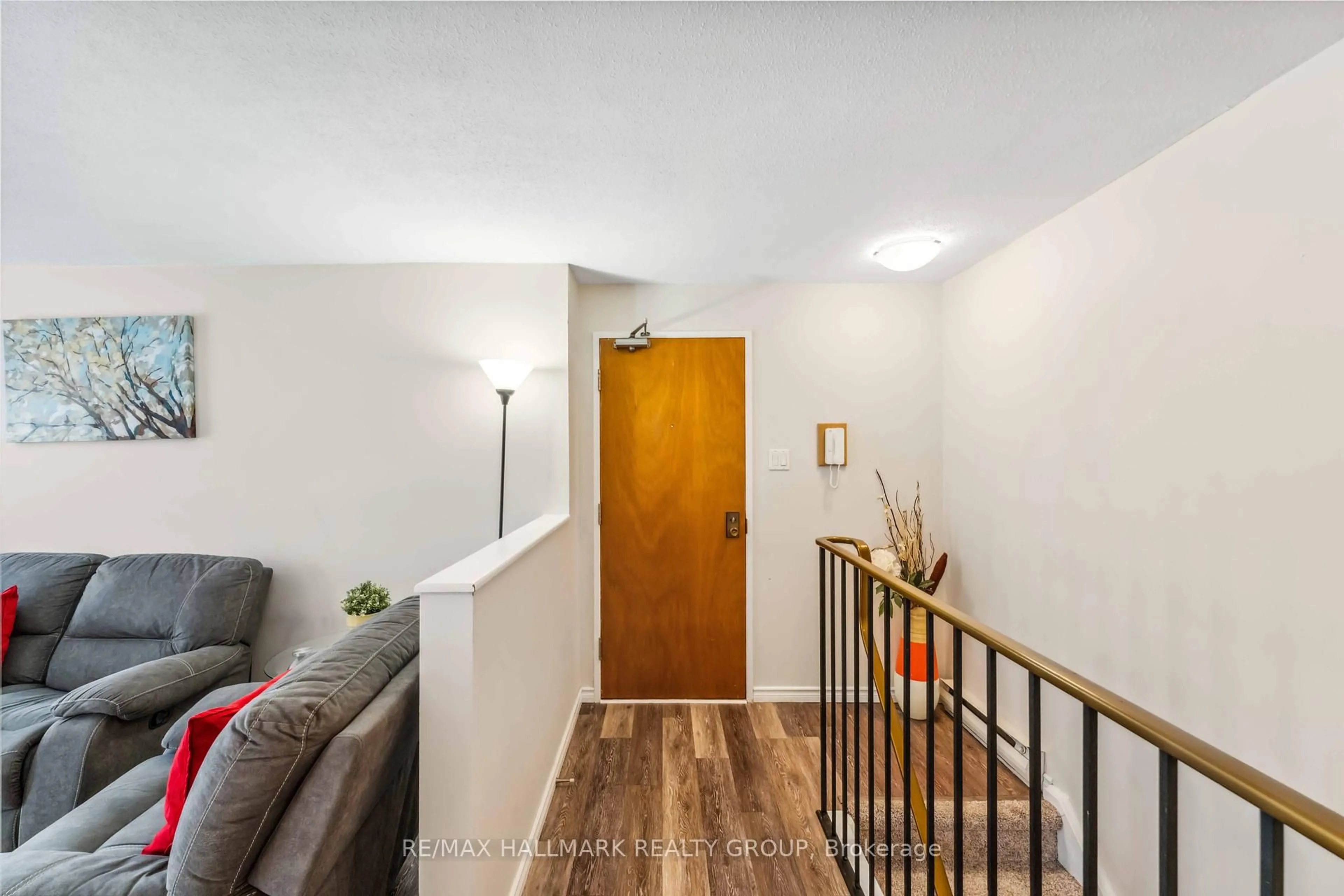 Indoor entryway for 20 Sweetbriar Circ #2, Ottawa Ontario K2J 2K4