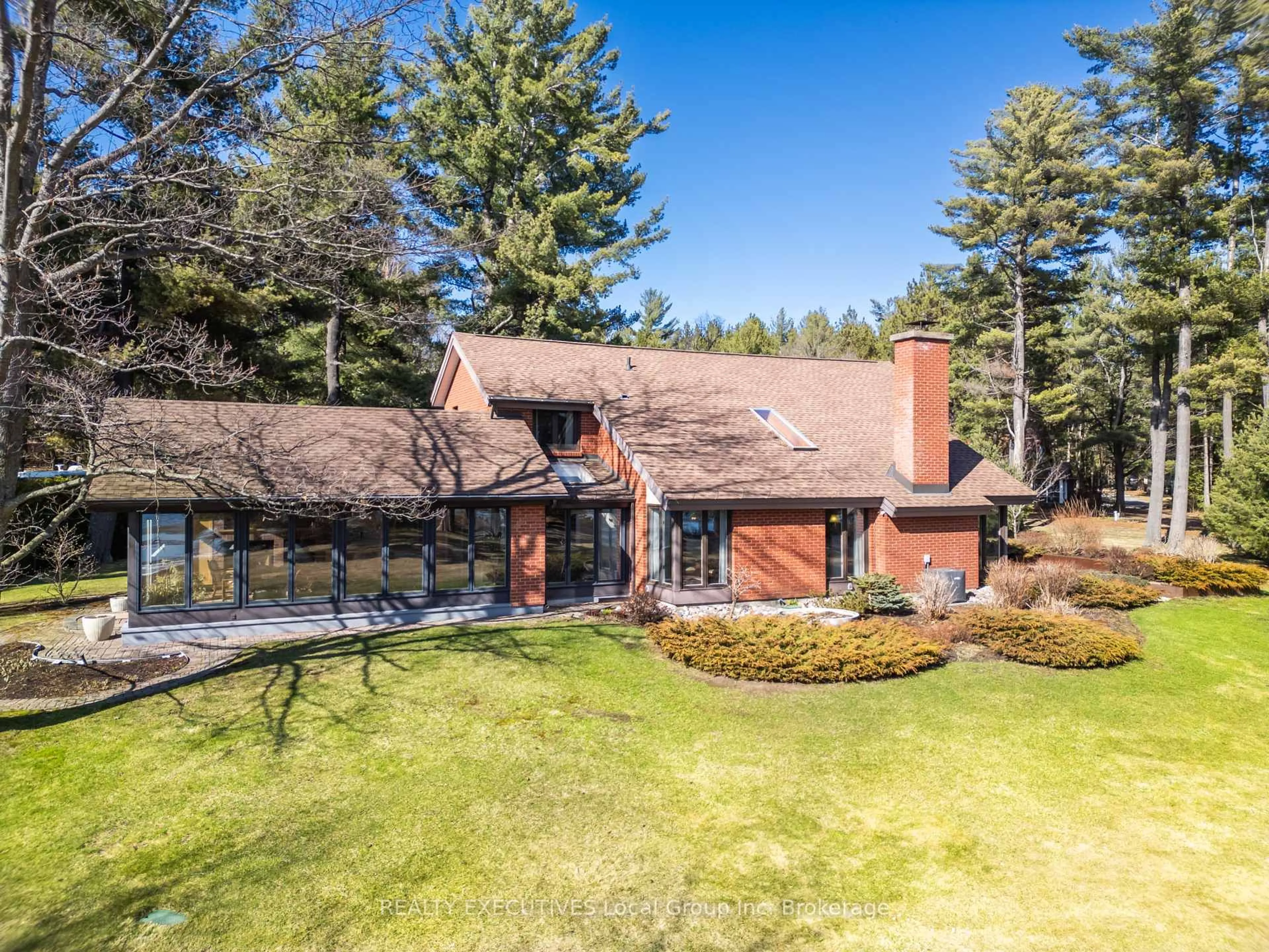 A pic from outside/outdoor area/front of a property/back of a property/a pic from drone, unknown for 793 Anita Ave, North Bay Ontario P1B 8G4