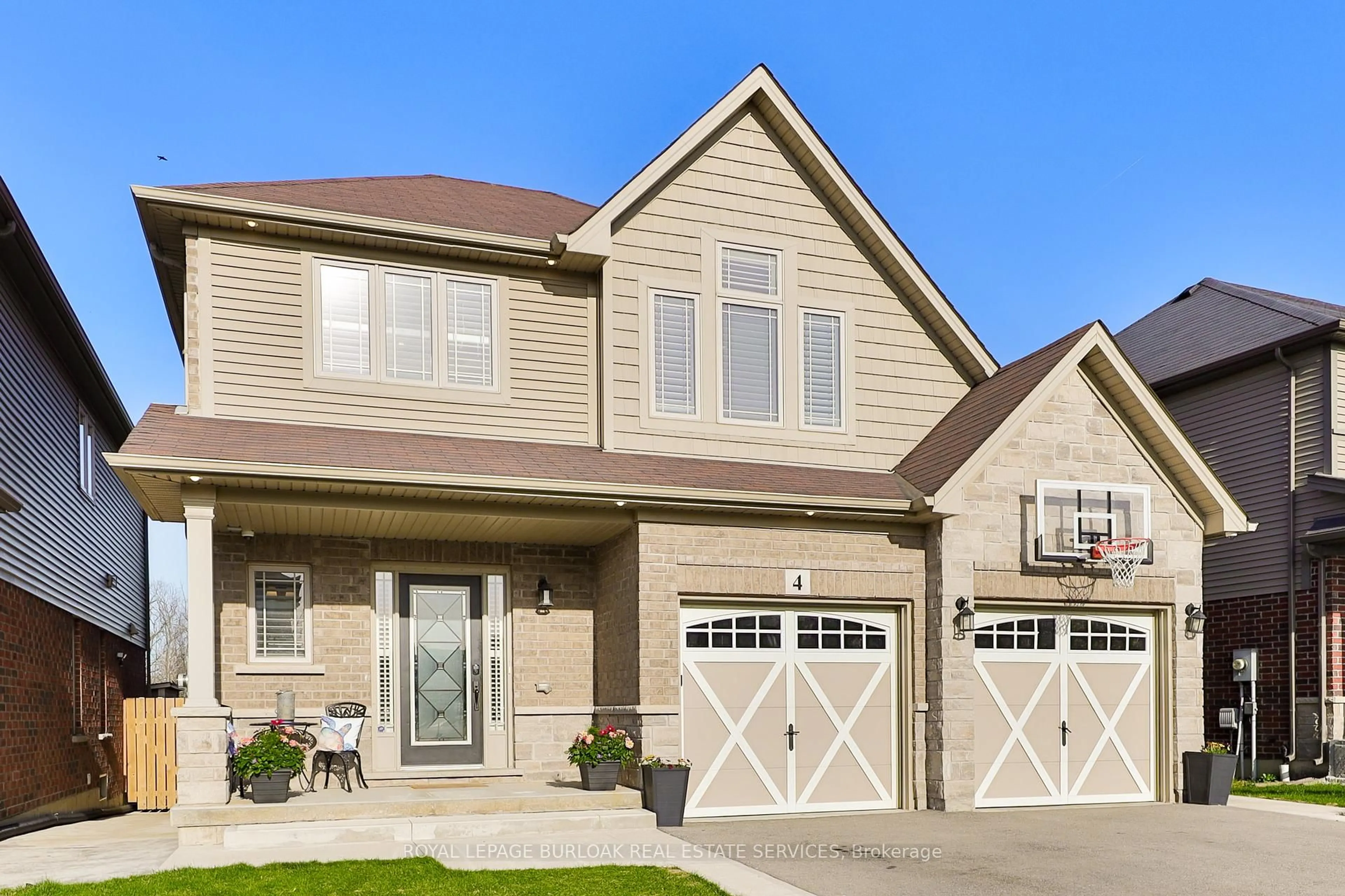 Home with vinyl exterior material, street for 4 Thornbury Crt, Hamilton Ontario L8J 0G7