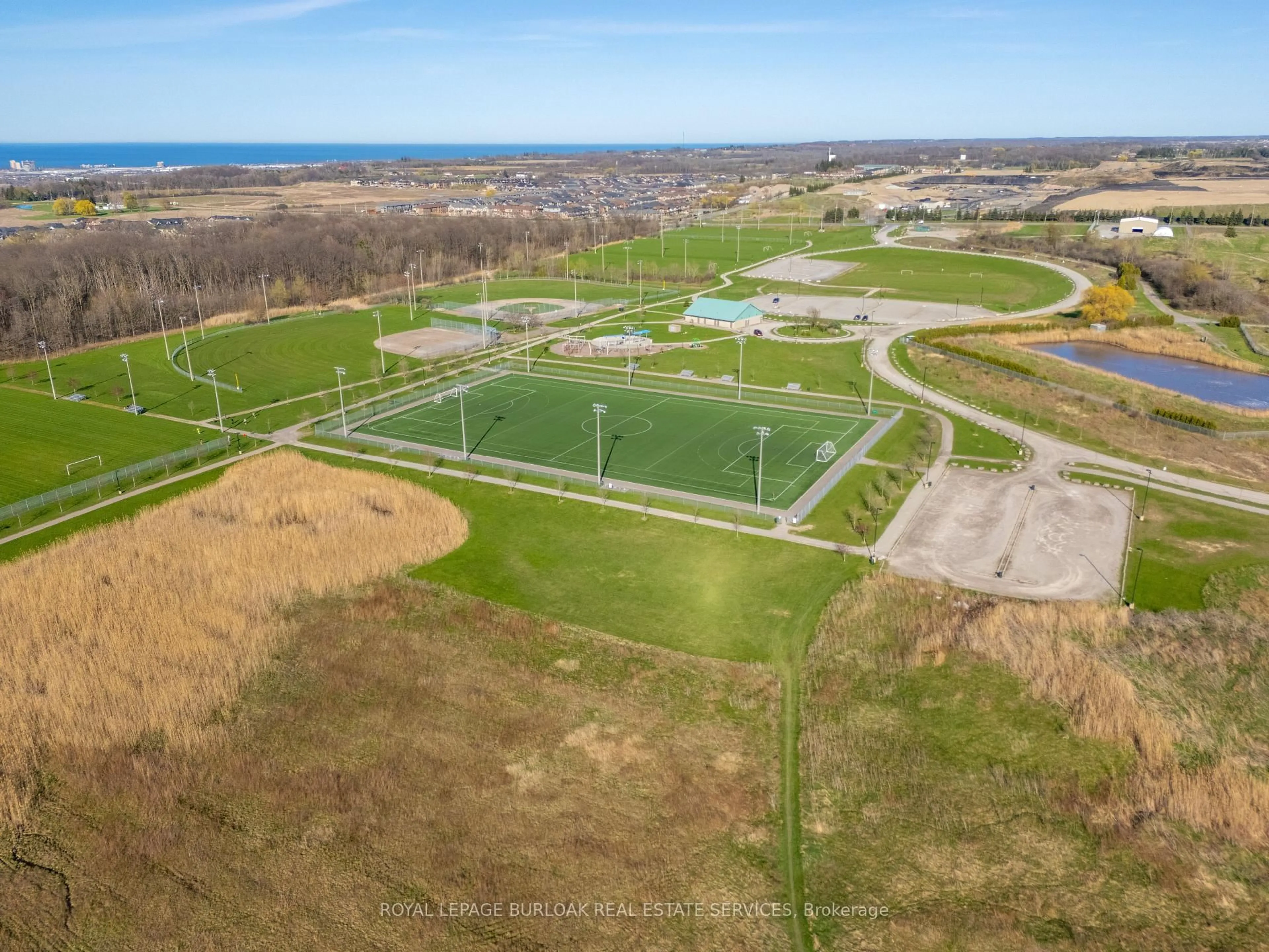 A pic from outside/outdoor area/front of a property/back of a property/a pic from drone, water/lake/river/ocean view for 4 Thornbury Crt, Hamilton Ontario L8J 0G7
