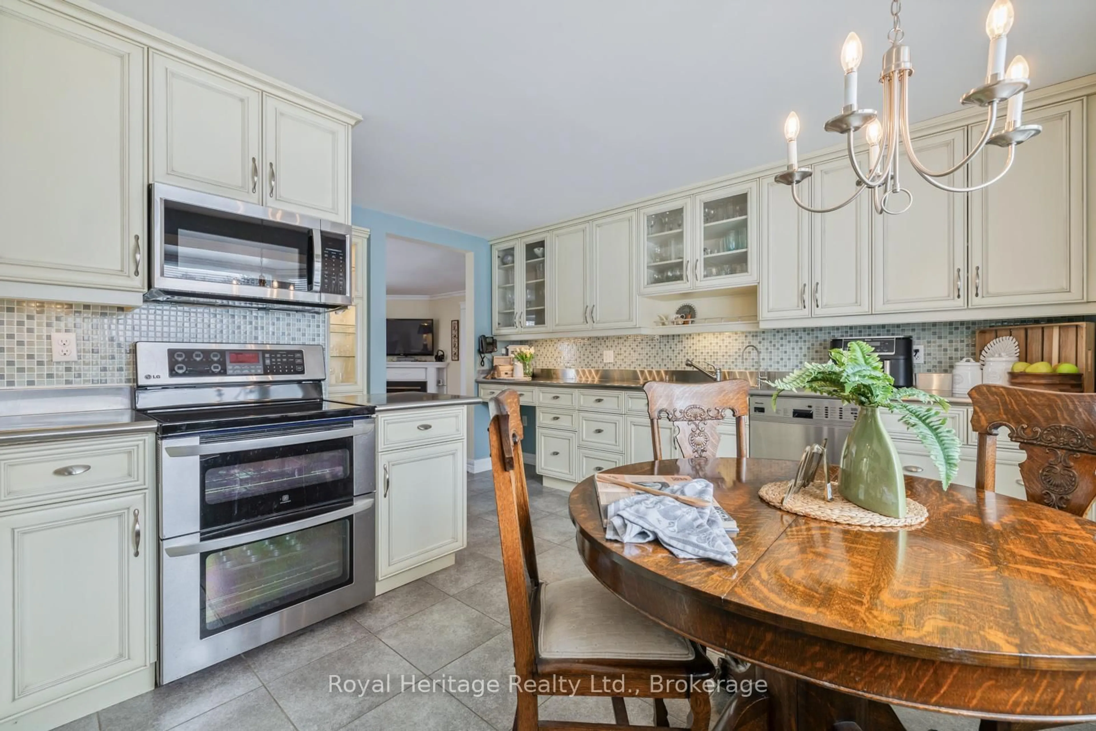 Open concept kitchen, ceramic/tile floor for 5348 Rice Lake Scenic Dr, Hamilton Township Ontario K0K 2E0