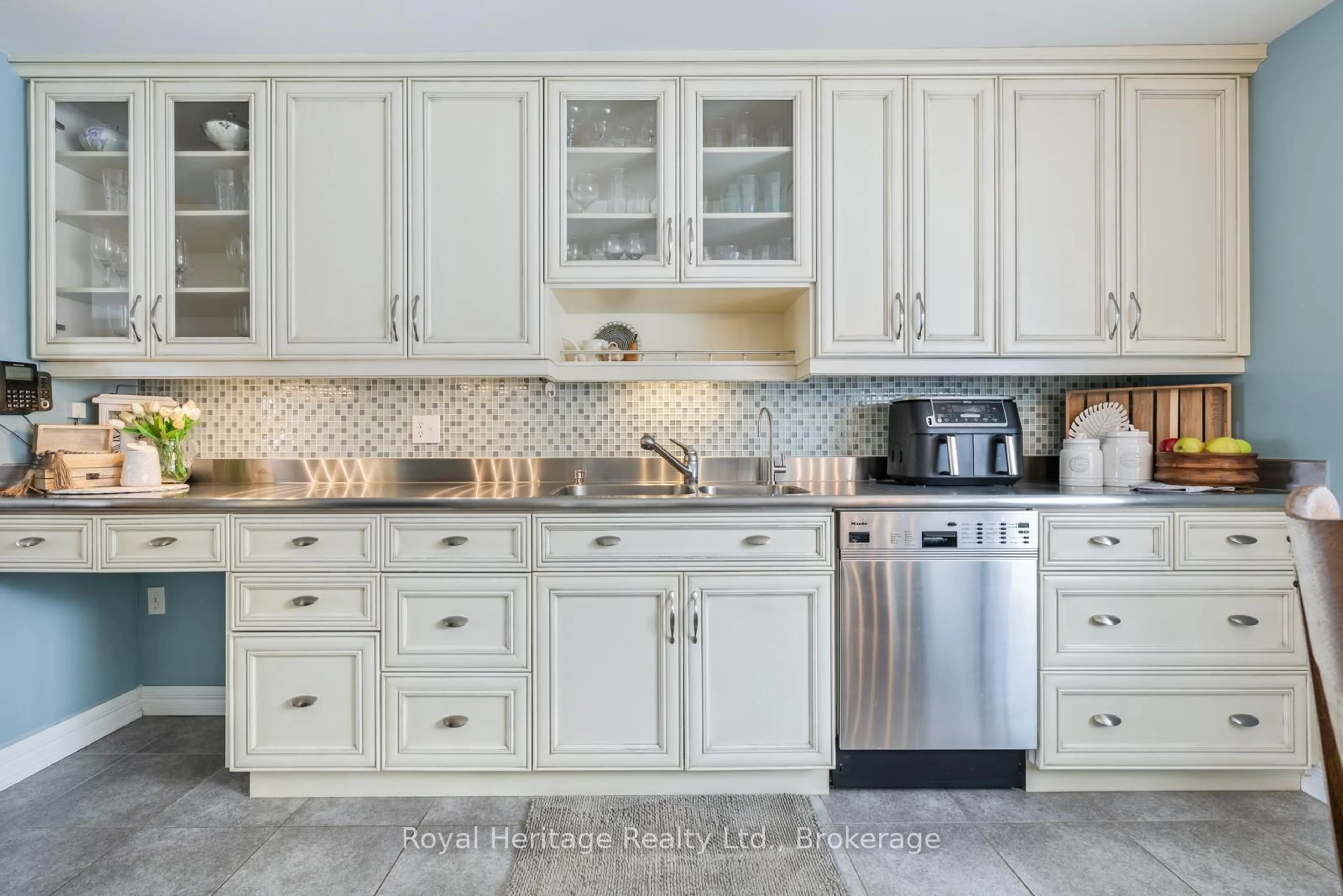 Open concept kitchen, ceramic/tile floor for 5348 Rice Lake Scenic Dr, Hamilton Township Ontario K0K 2E0