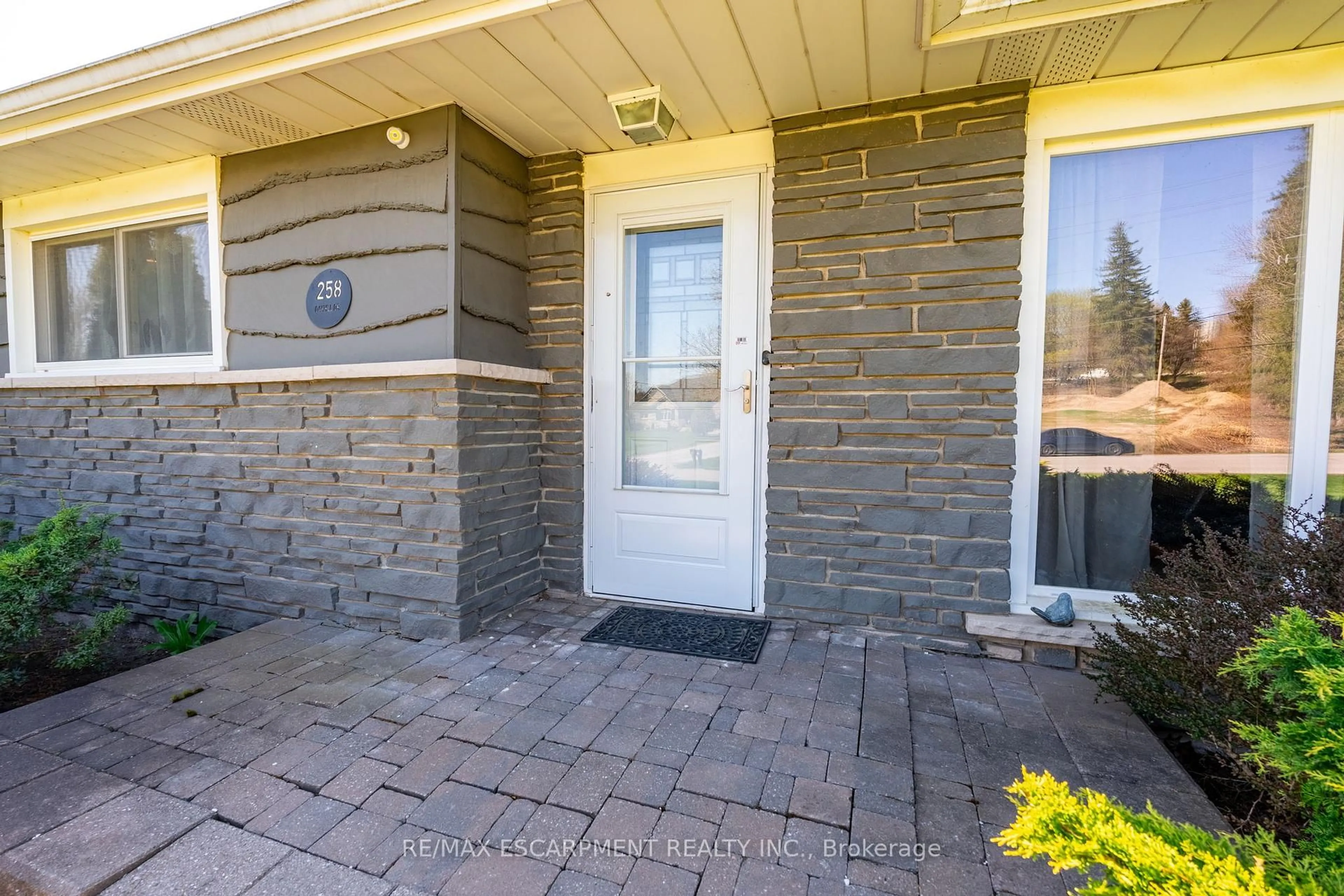 Unknown for 258 Oakhill Dr, Brantford Ontario N3T 5L7