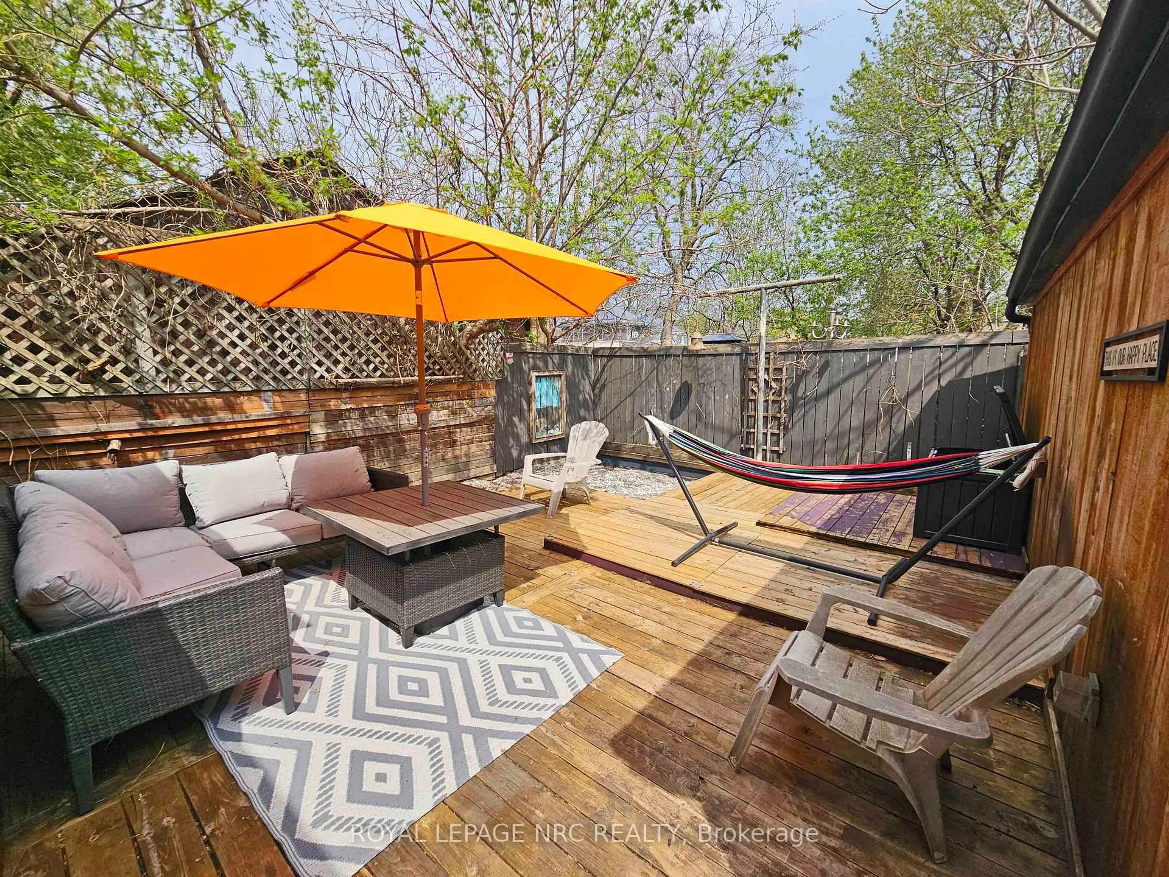 Patio, street for 178 Lake St, St. Catharines Ontario L2R 5Y9