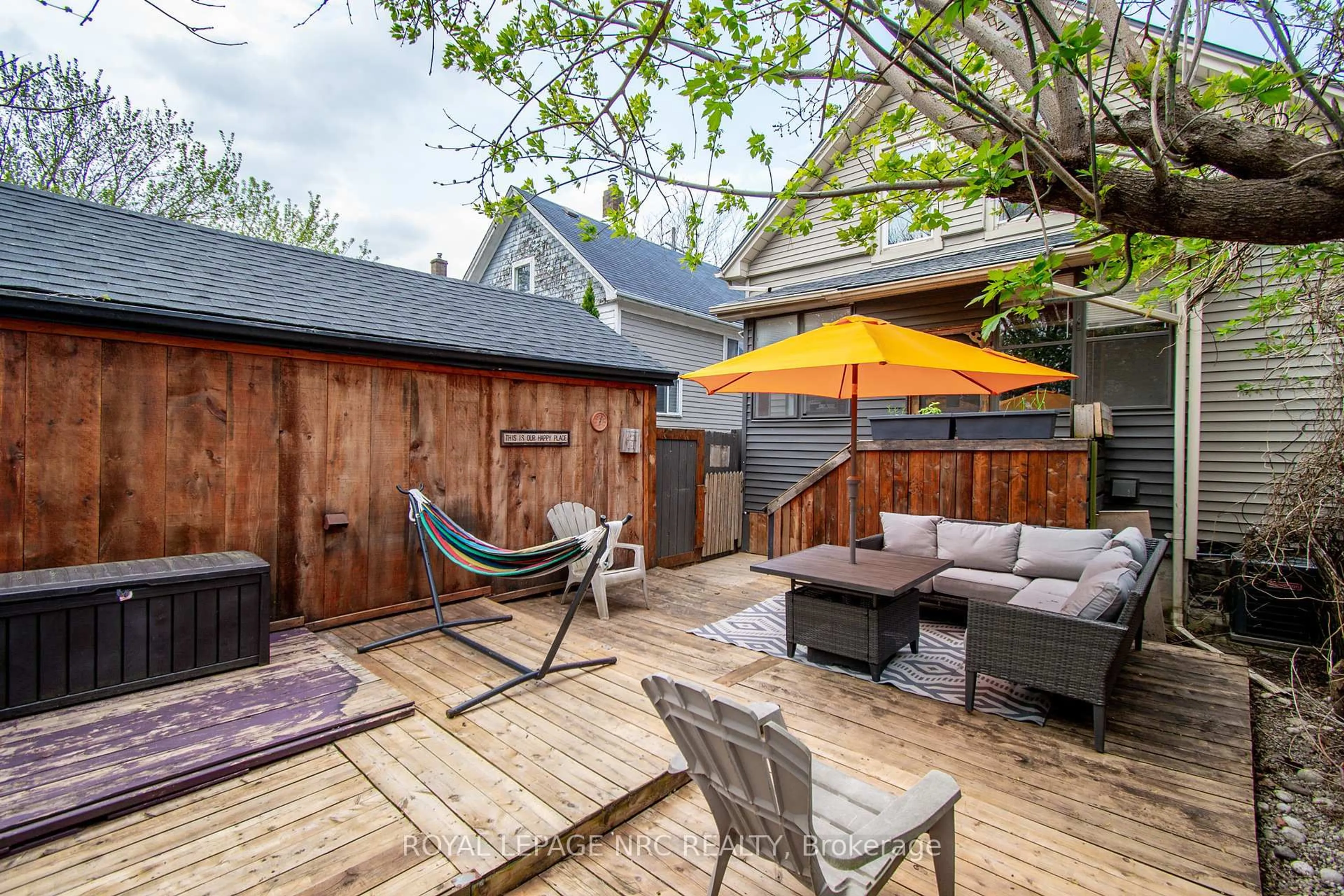 Patio, street for 178 Lake St, St. Catharines Ontario L2R 5Y9