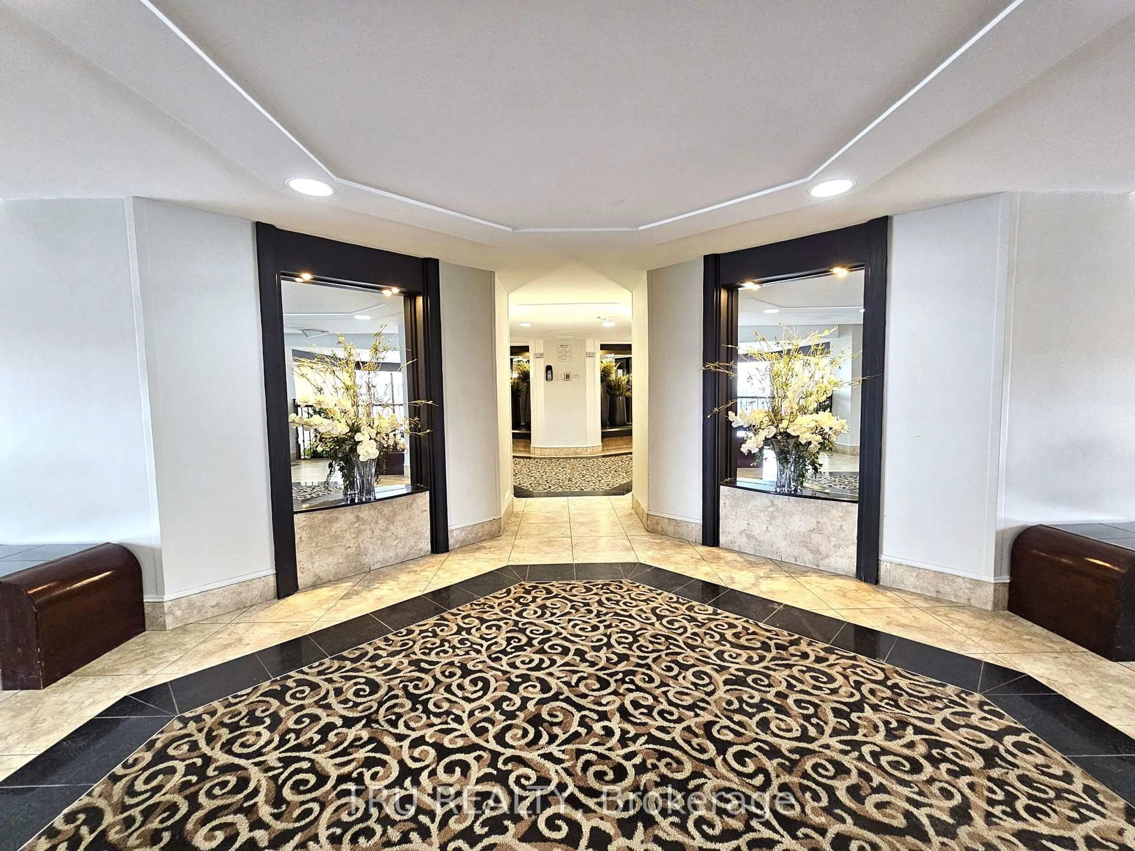 Indoor foyer for 1081 AMBLESIDE Dr #1410, Ottawa Ontario K2B 8C8