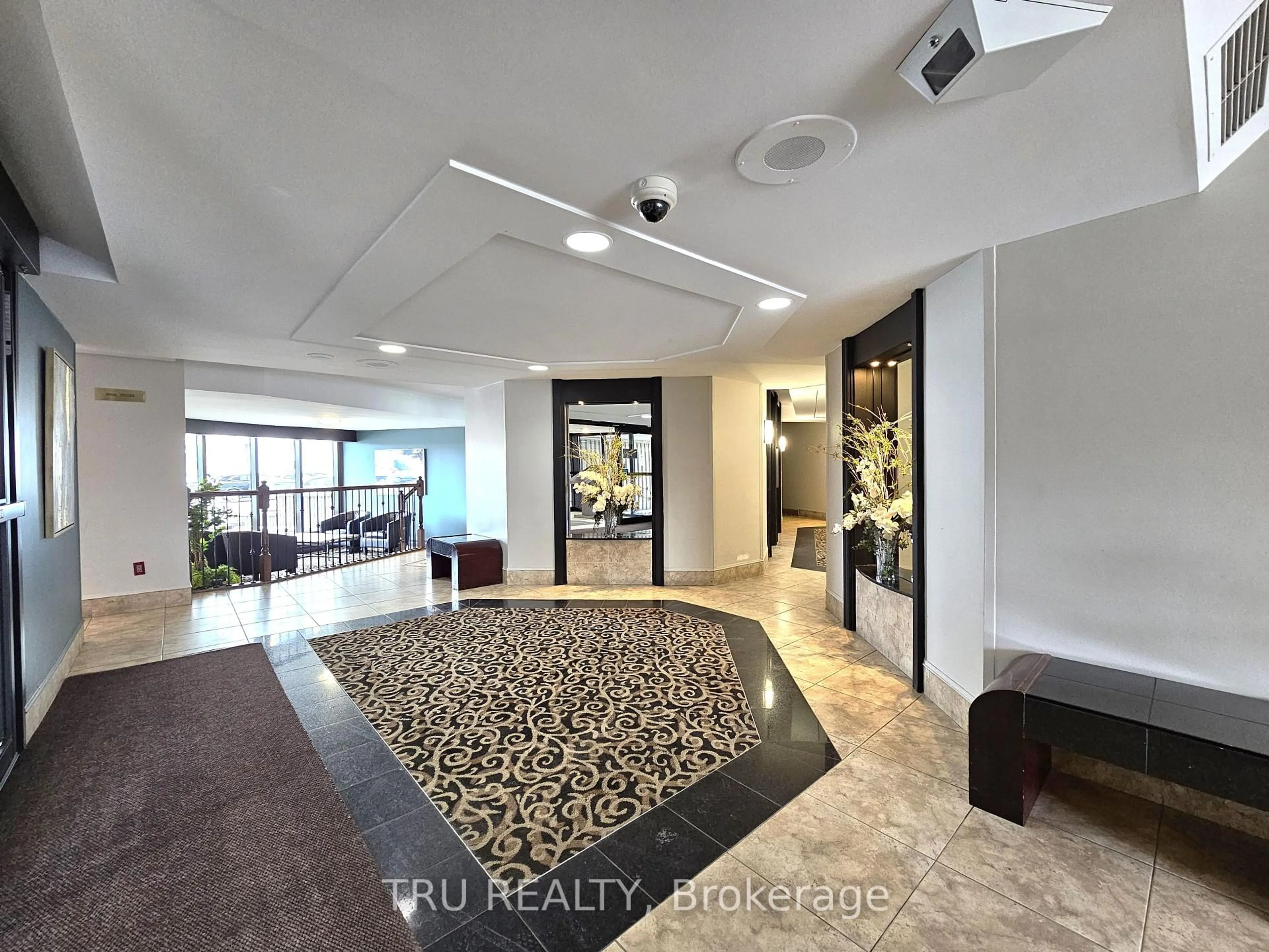 Indoor foyer for 1081 AMBLESIDE Dr #1410, Ottawa Ontario K2B 8C8