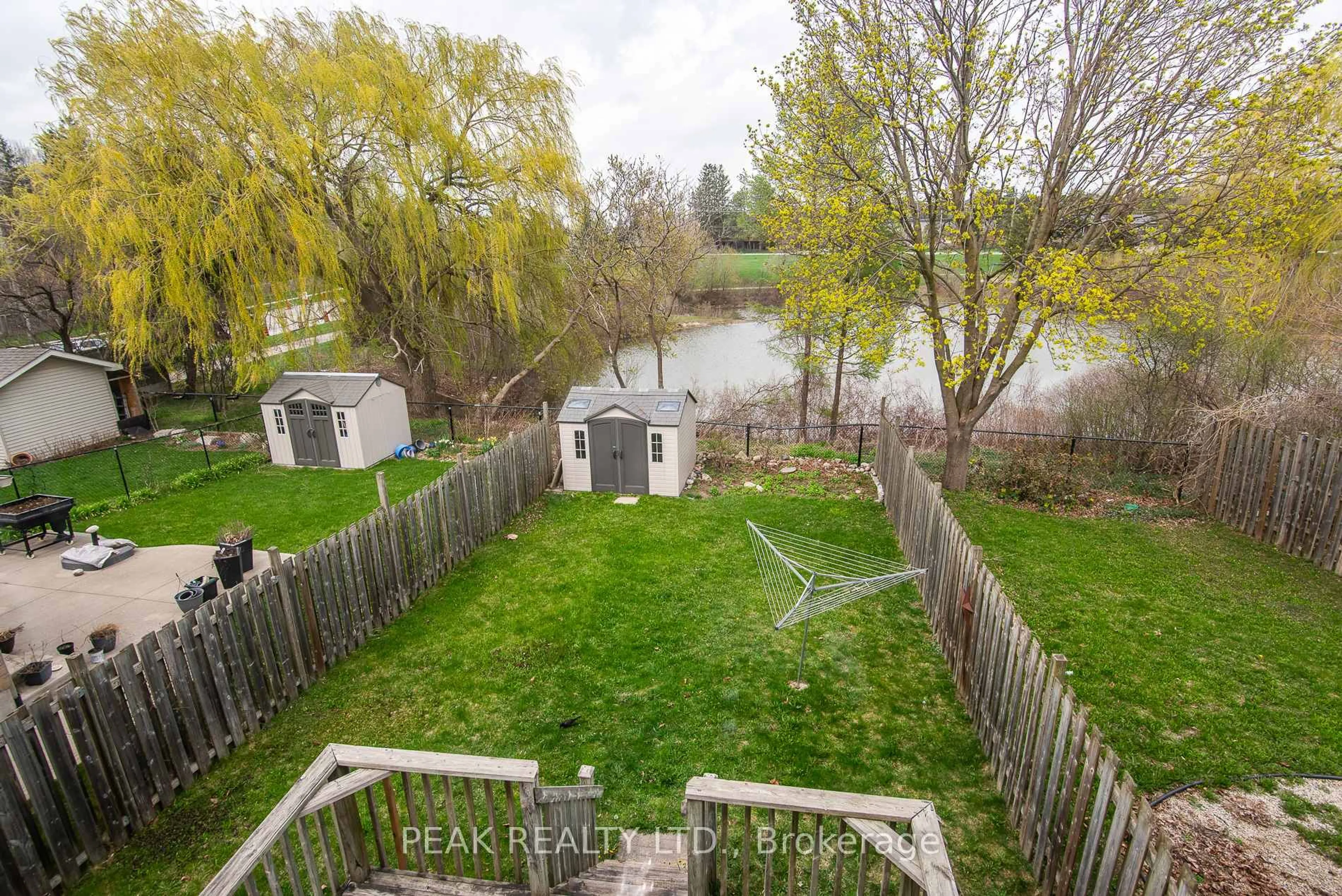 A pic from outside/outdoor area/front of a property/back of a property/a pic from drone, water/lake/river/ocean view for 608 Royal Beech Dr, Waterloo Ontario N2T 2K3