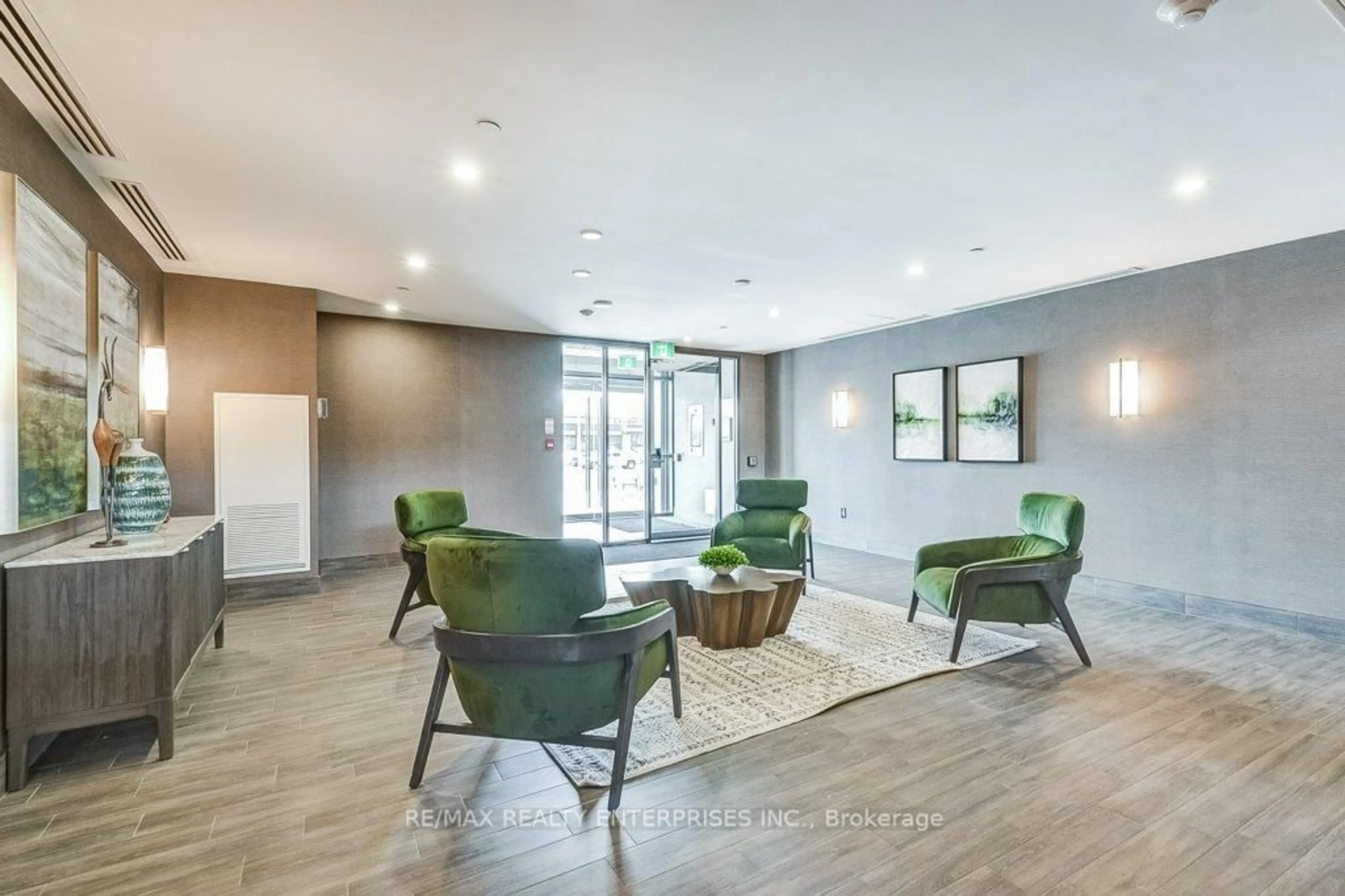 Indoor foyer for 450 Dundas St #520, Hamilton Ontario L8B 2A6