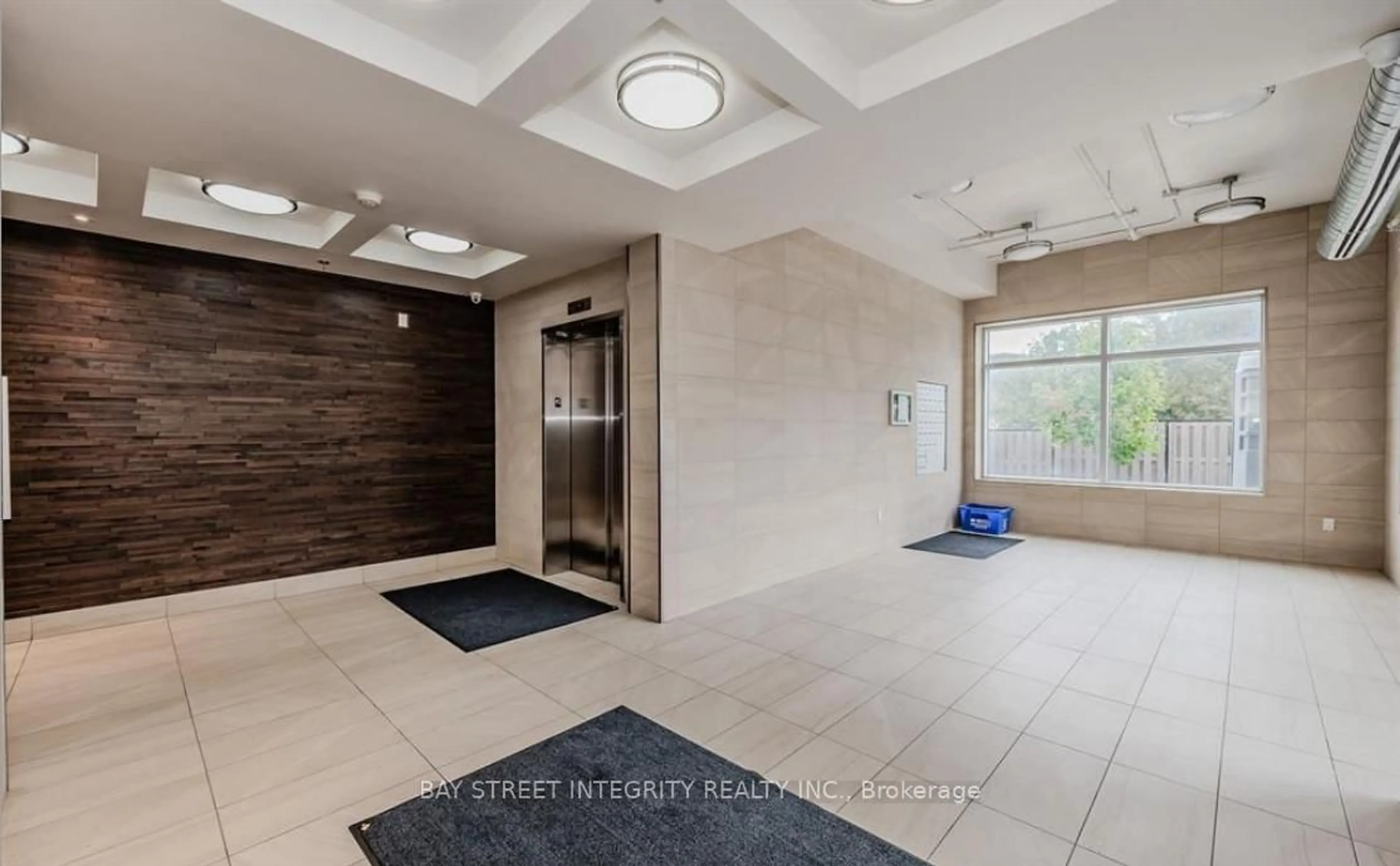 Indoor foyer for 62 Balsam St #H601, Waterloo Ontario N2L 3H2