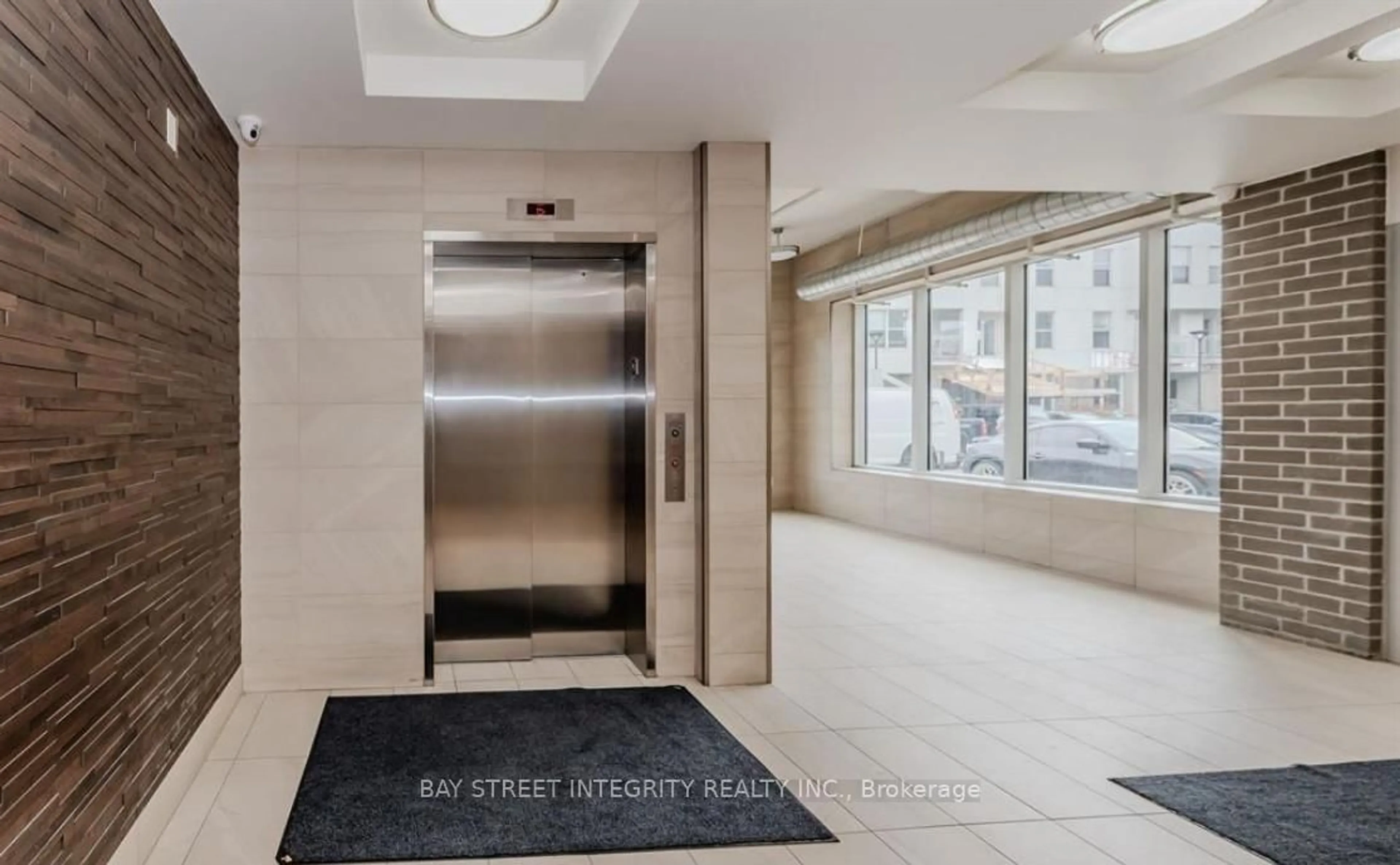 Indoor foyer for 62 Balsam St #H601, Waterloo Ontario N2L 3H2