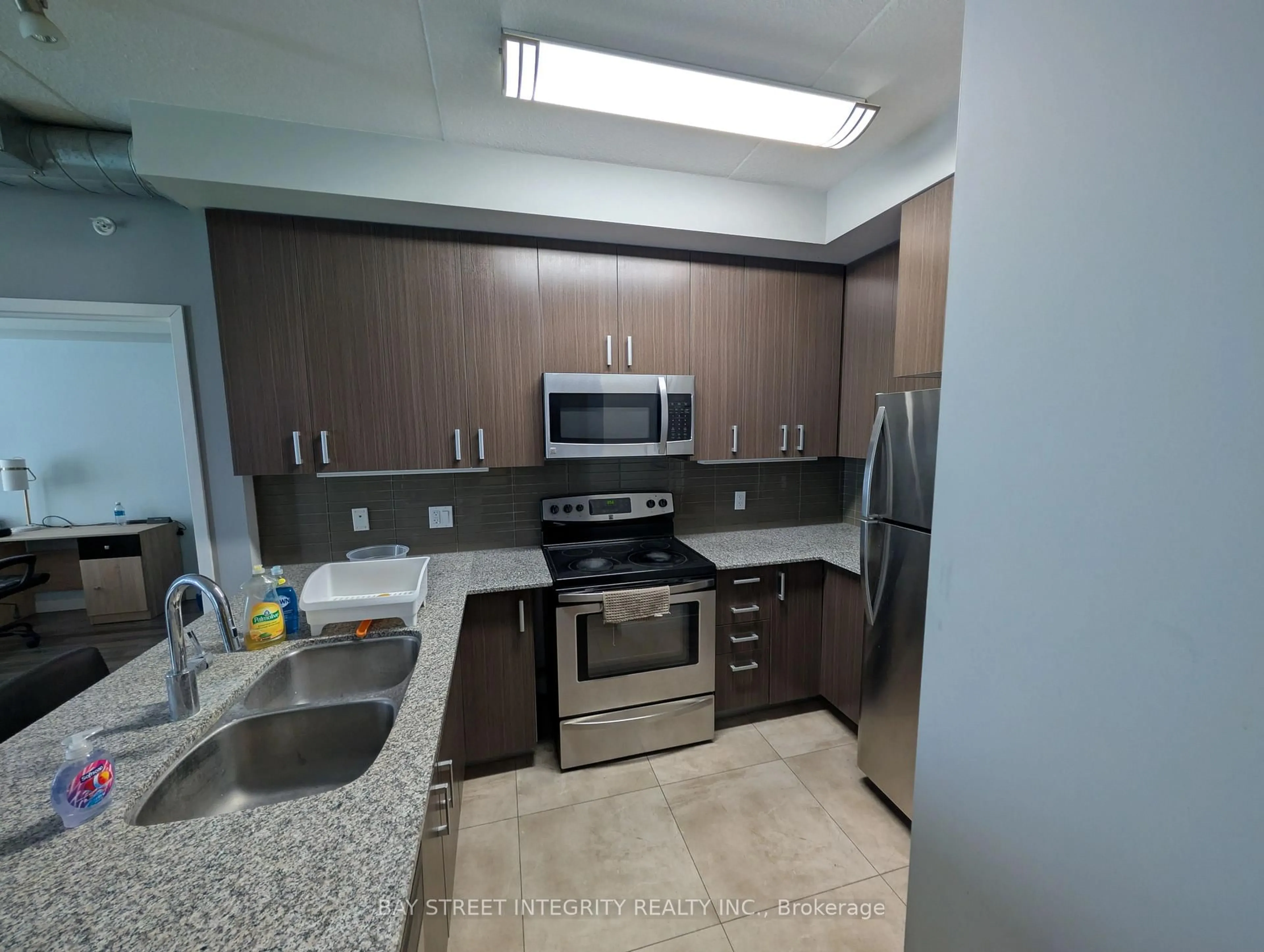 Standard kitchen, ceramic/tile floor for 62 Balsam St #H601, Waterloo Ontario N2L 3H2