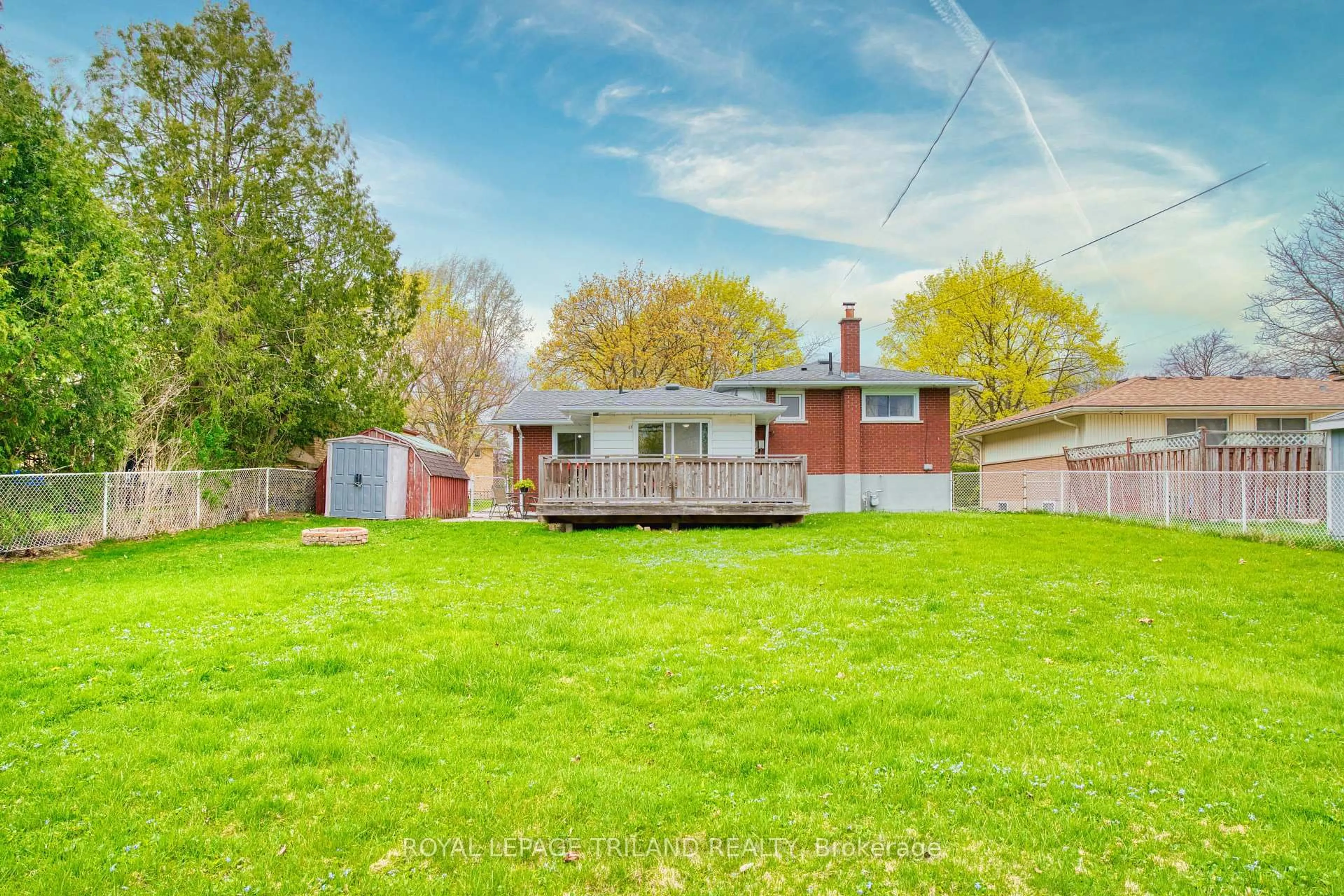 A pic from outside/outdoor area/front of a property/back of a property/a pic from drone, street for 49 Madeira Dr, London East Ontario N5V 2M3