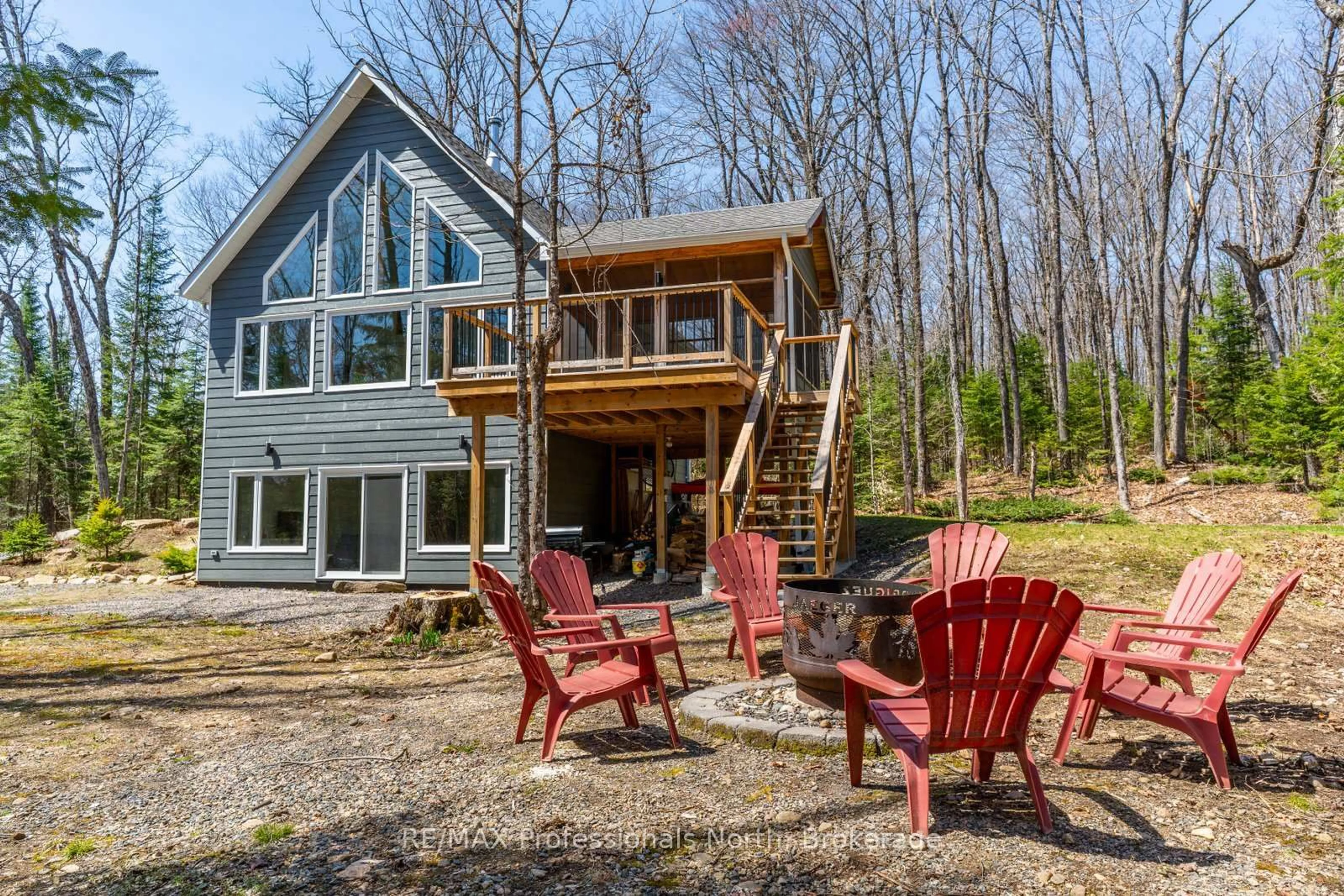 Patio, water/lake/river/ocean view for 16251 HWY 118 Highway, Dysart et al Ontario K0M 1S0