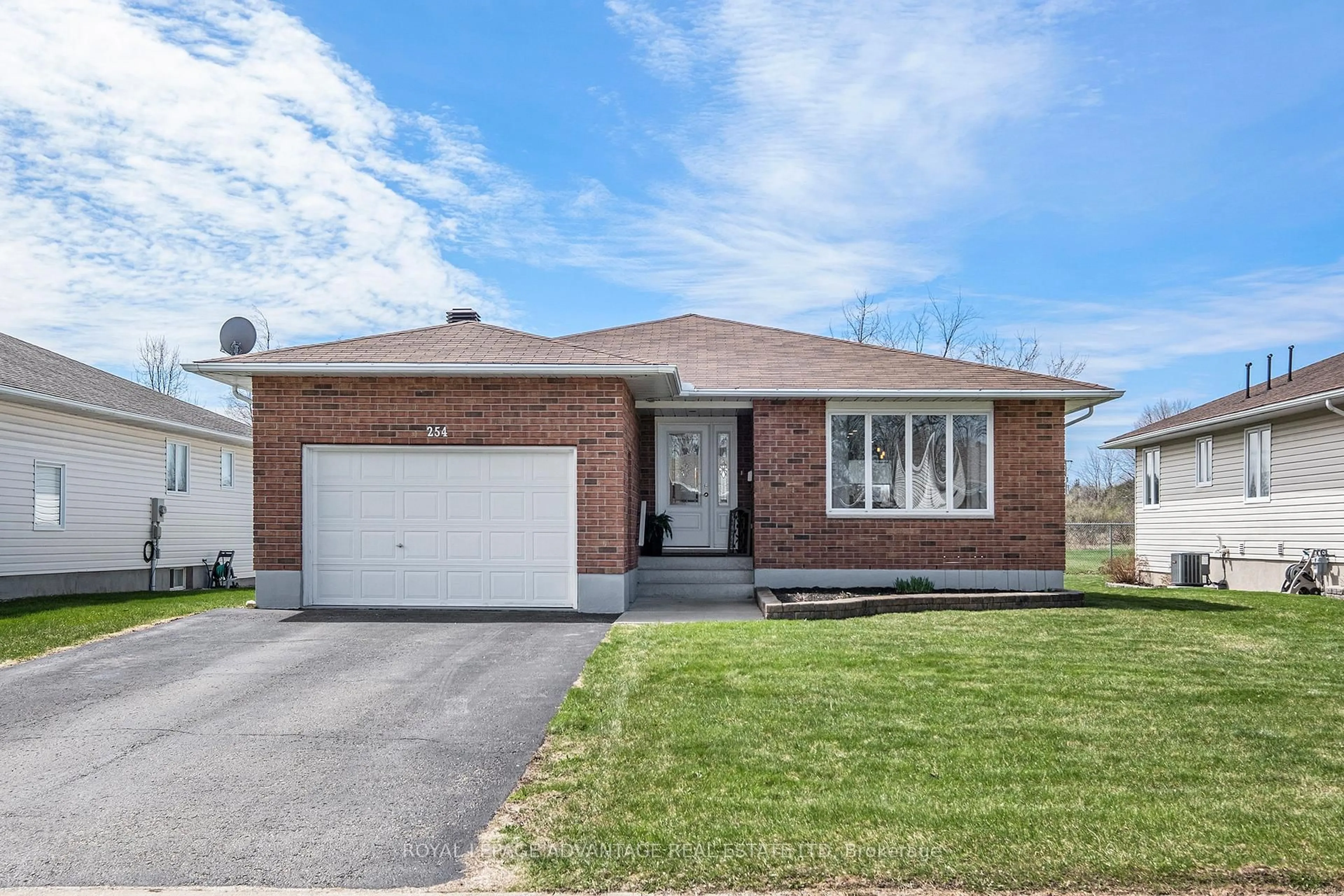 Home with brick exterior material, street for 254 Glenwood Cres, Smiths Falls Ontario K7A 5L1