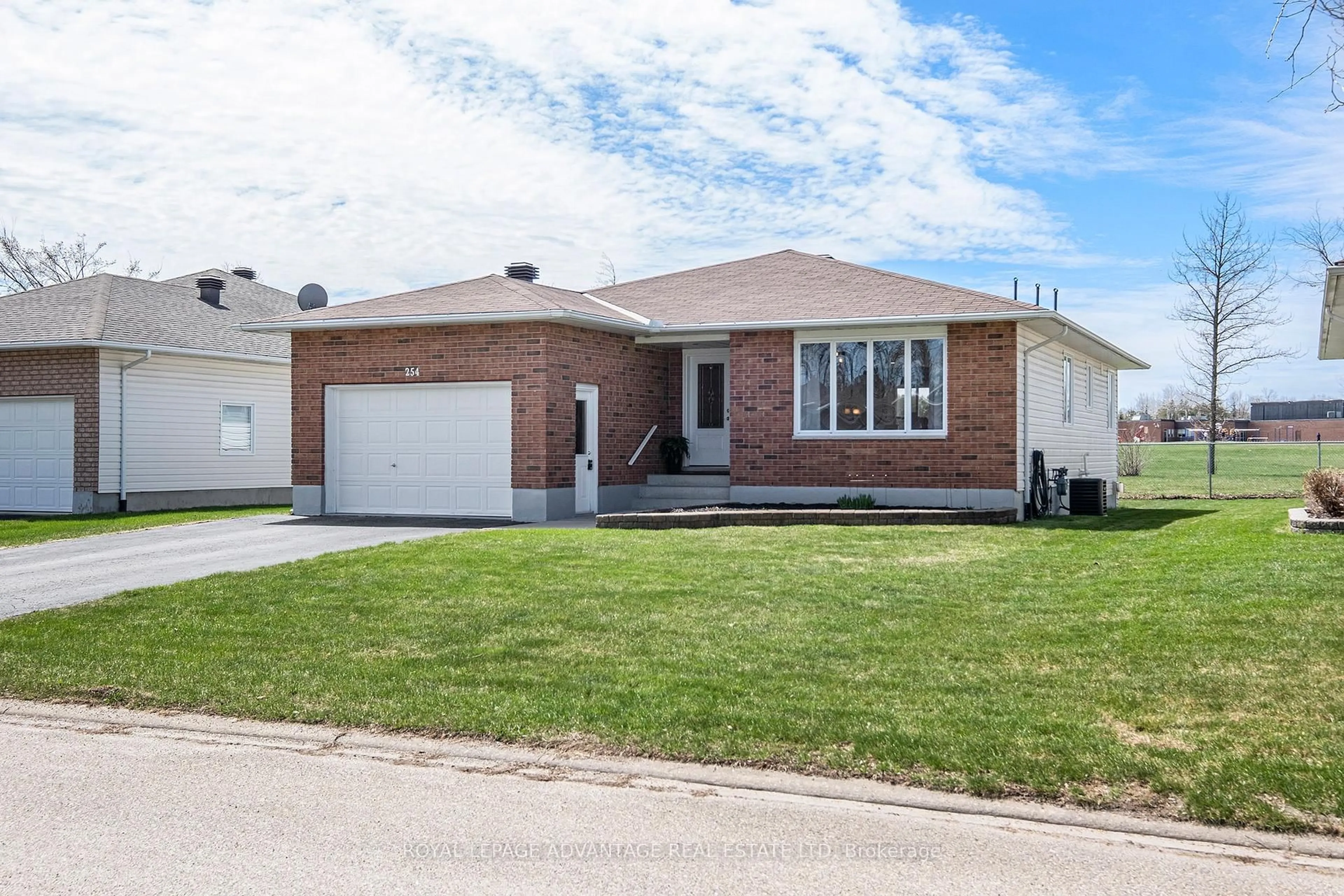 Home with brick exterior material, street for 254 Glenwood Cres, Smiths Falls Ontario K7A 5L1