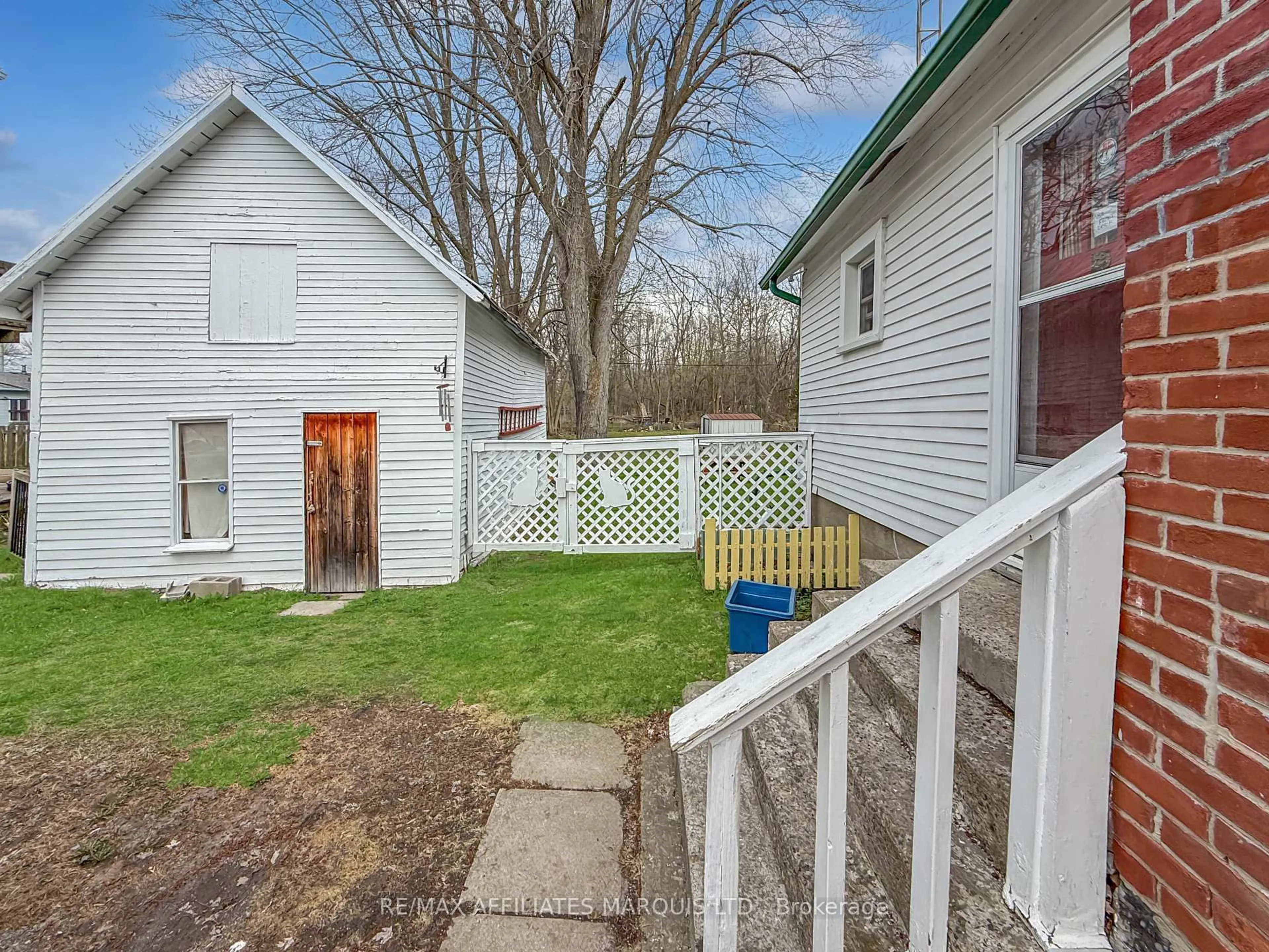 A pic from outside/outdoor area/front of a property/back of a property/a pic from drone, street for 4321 County Rd 31 Rd, South Dundas Ontario K0C 2H0