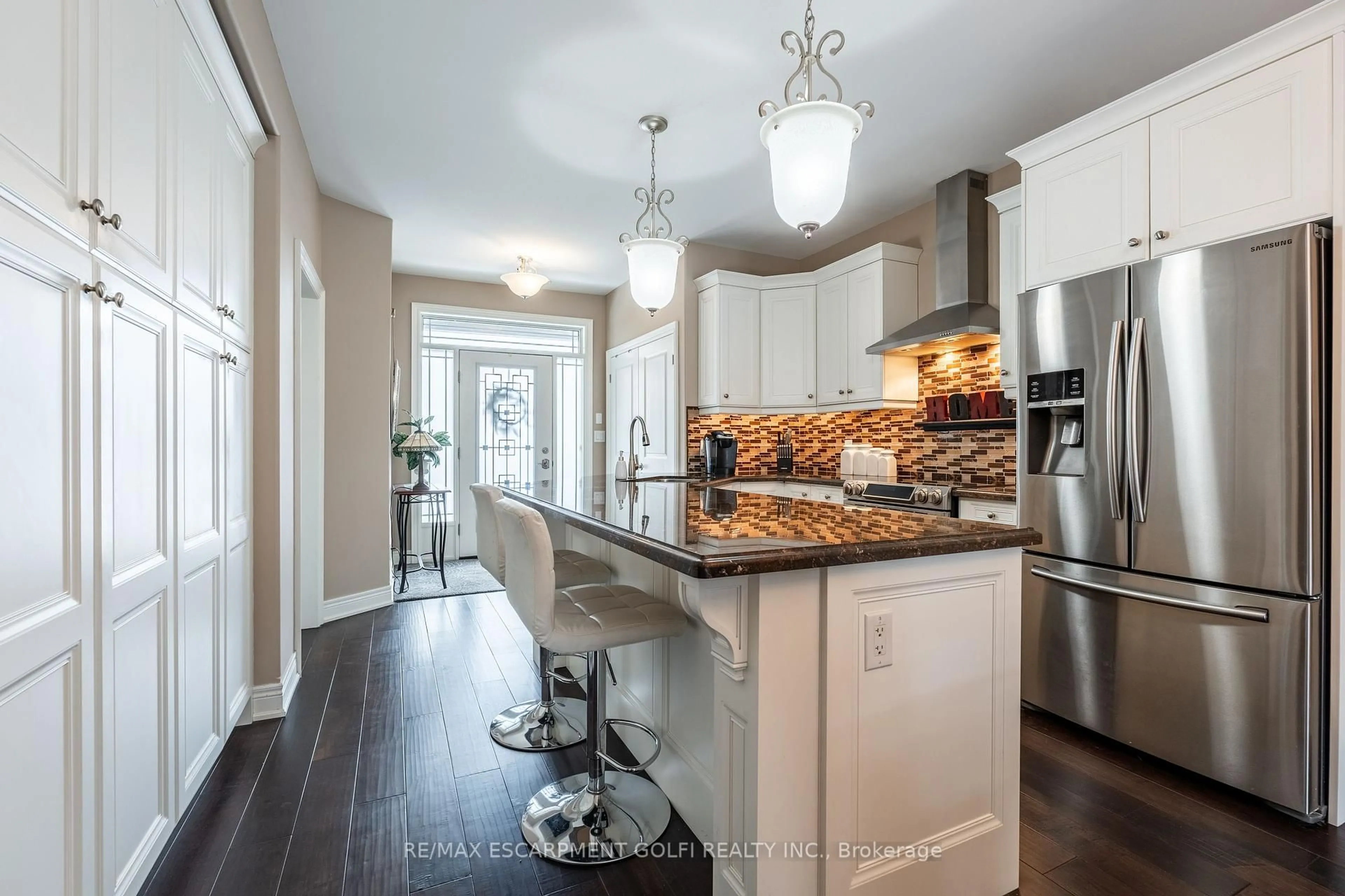Open concept kitchen, ceramic/tile floor for 6186 Dorchester Rd #106, Niagara Falls Ontario L2G 0G4