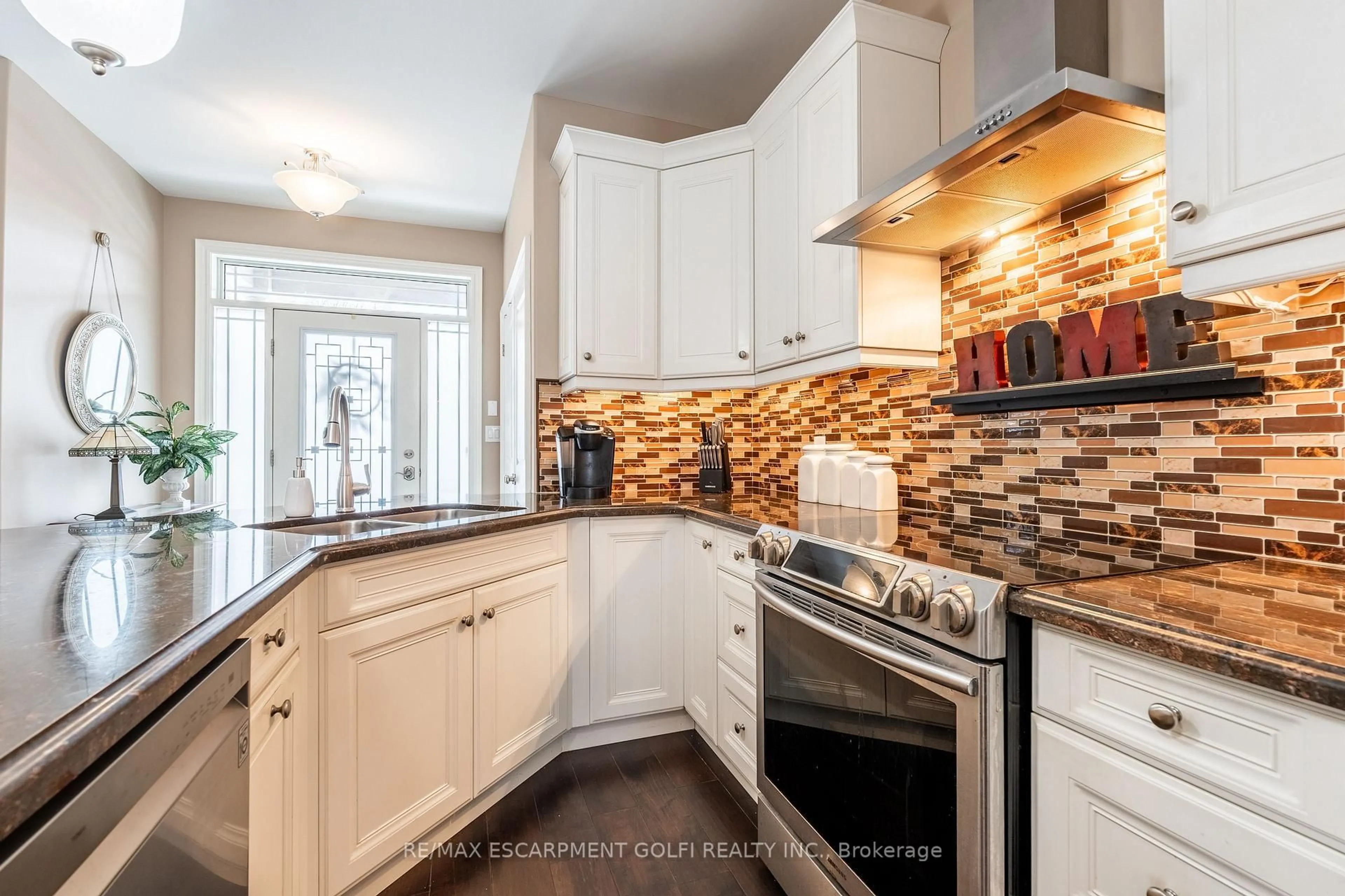 Open concept kitchen, ceramic/tile floor for 6186 Dorchester Rd #106, Niagara Falls Ontario L2G 0G4