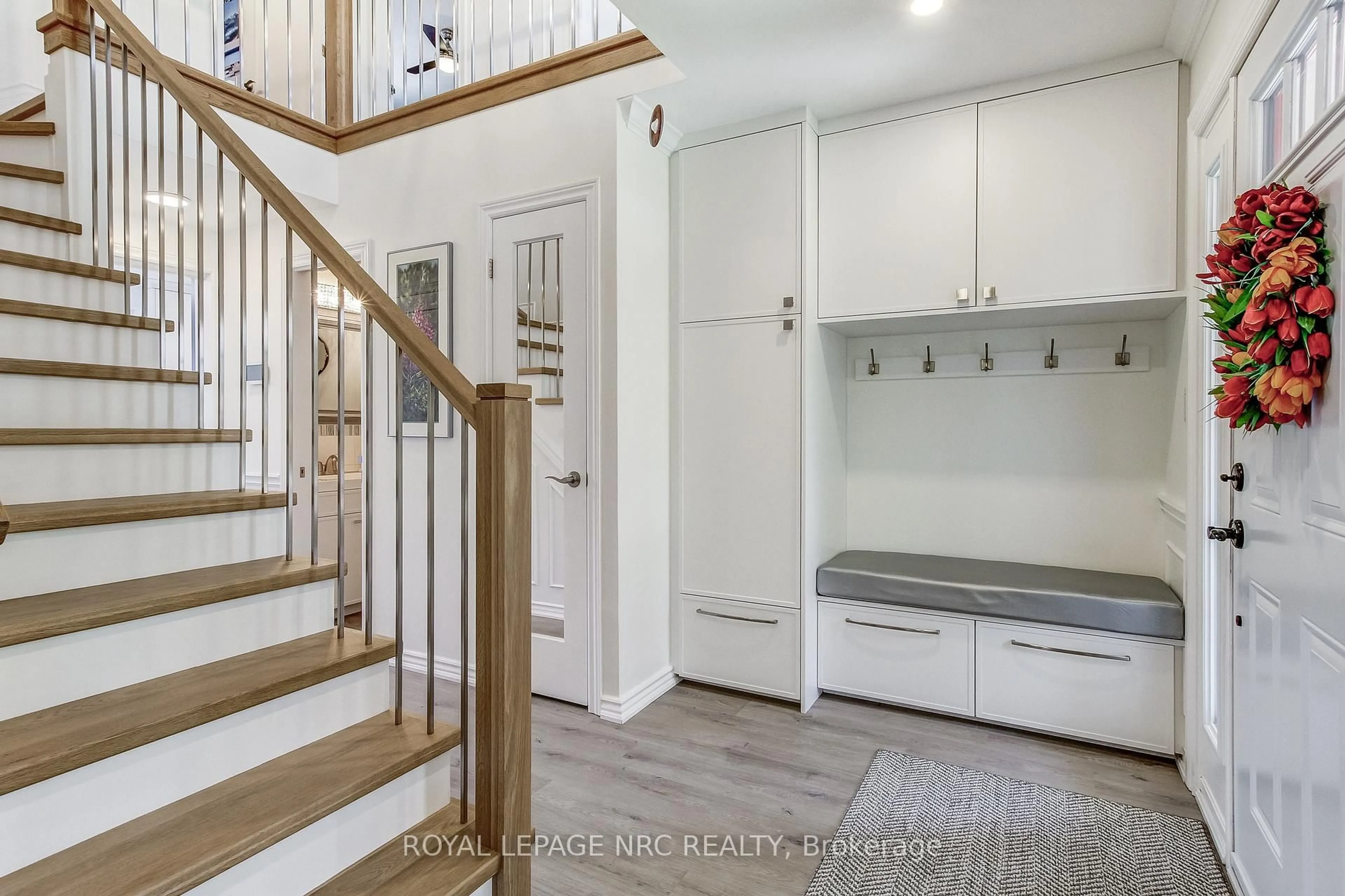 Indoor entryway for 3 LOWER CANADA Dr, Niagara-on-the-Lake Ontario L0S 1J0