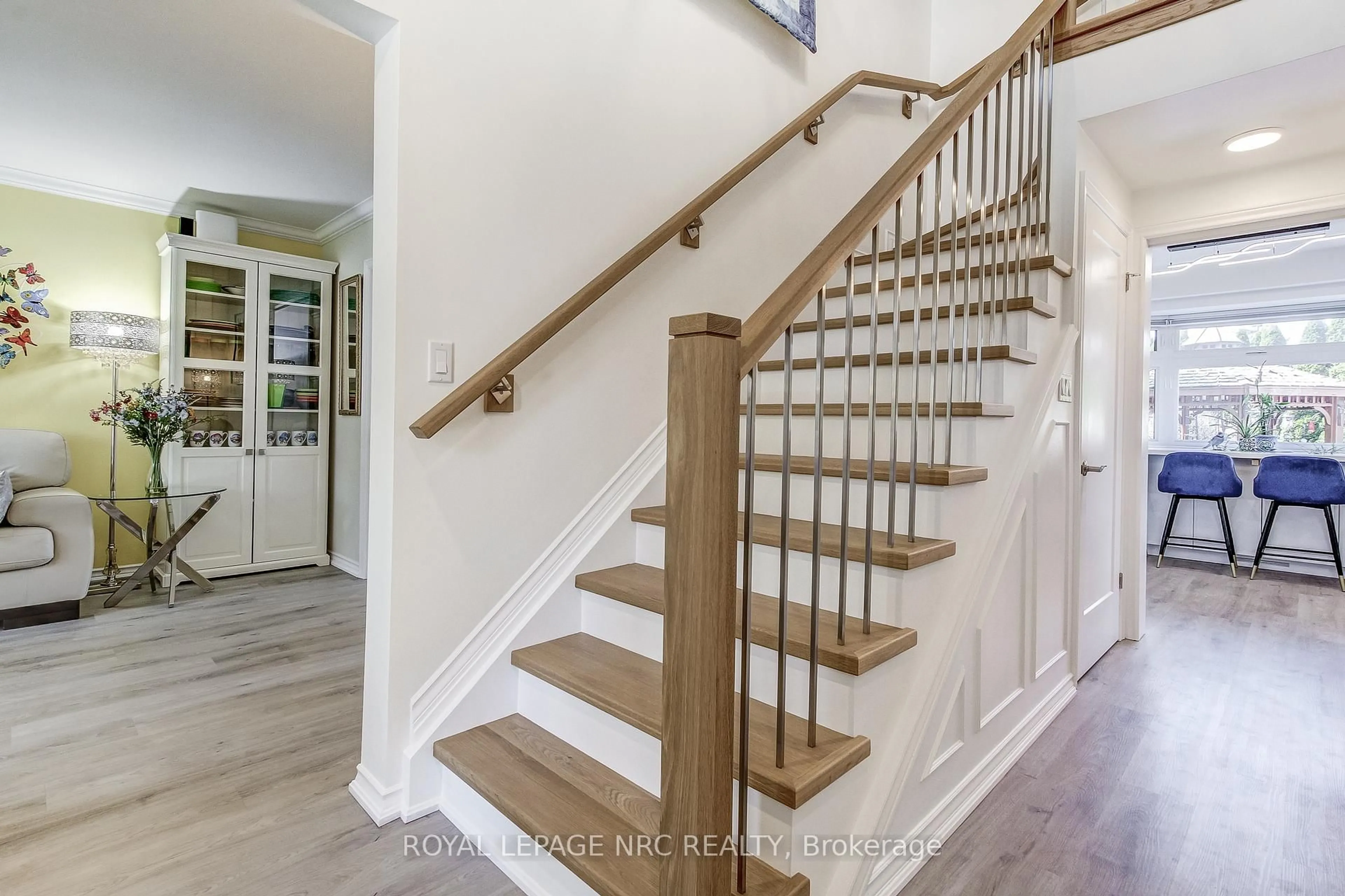 Stairs for 3 LOWER CANADA Dr, Niagara-on-the-Lake Ontario L0S 1J0