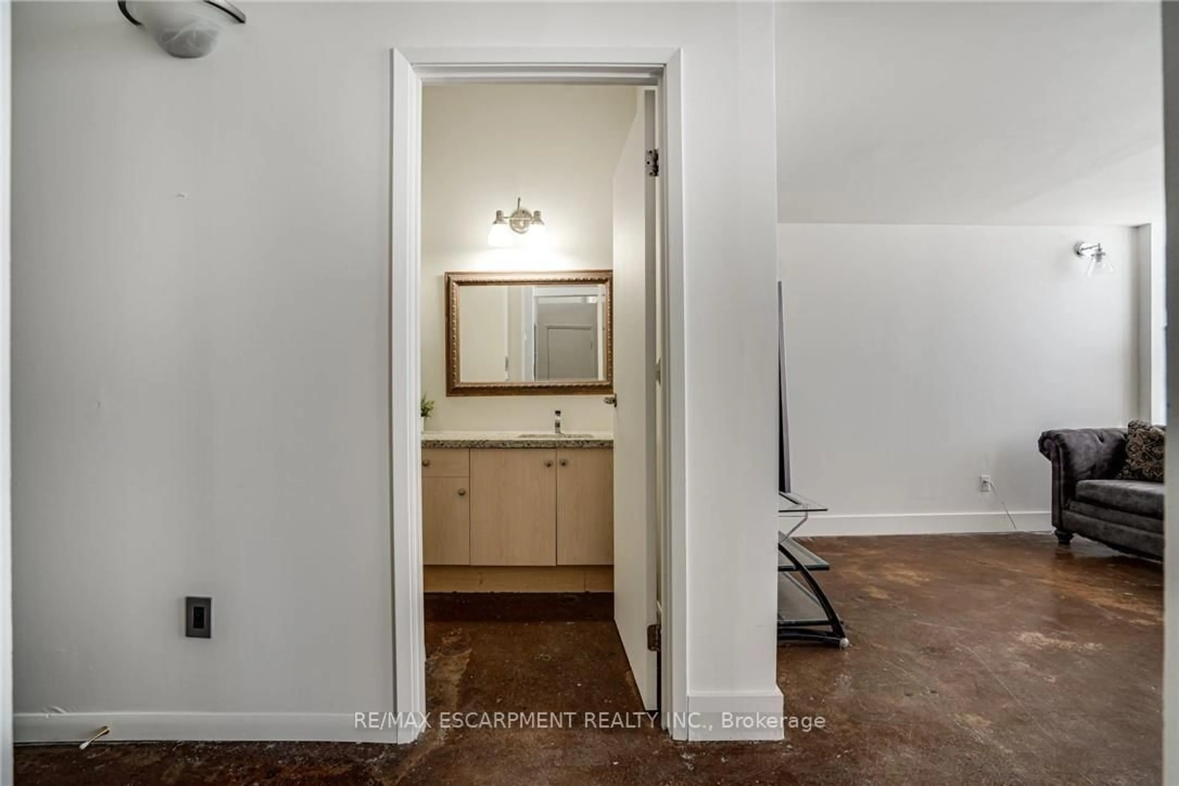 A pic of a room for 11 REBECCA St #401, Hamilton Ontario L8R 3H7