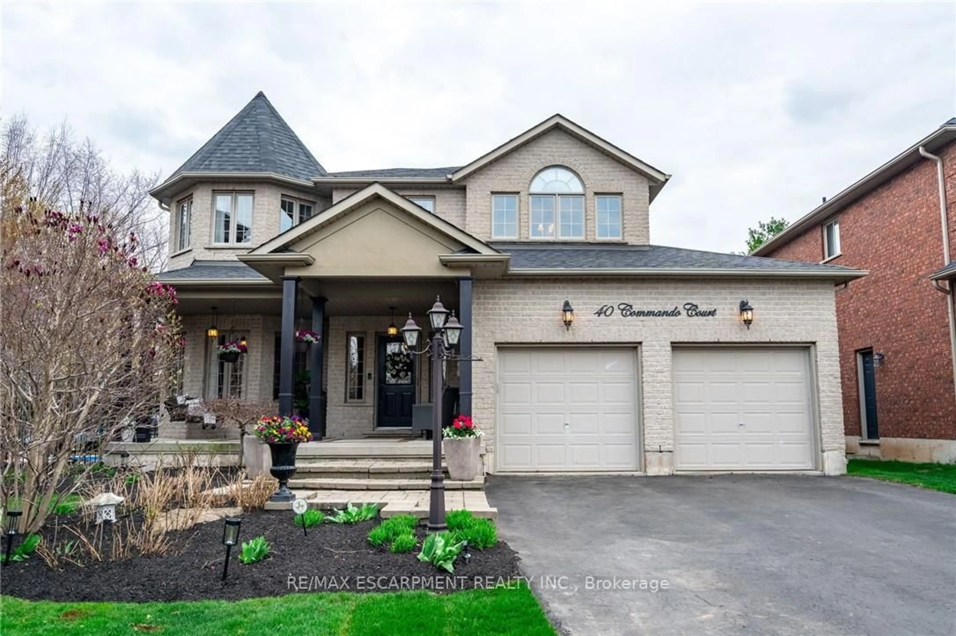 Home with brick exterior material, street for 40 COMMANDO Crt, Hamilton Ontario L8B 0J6