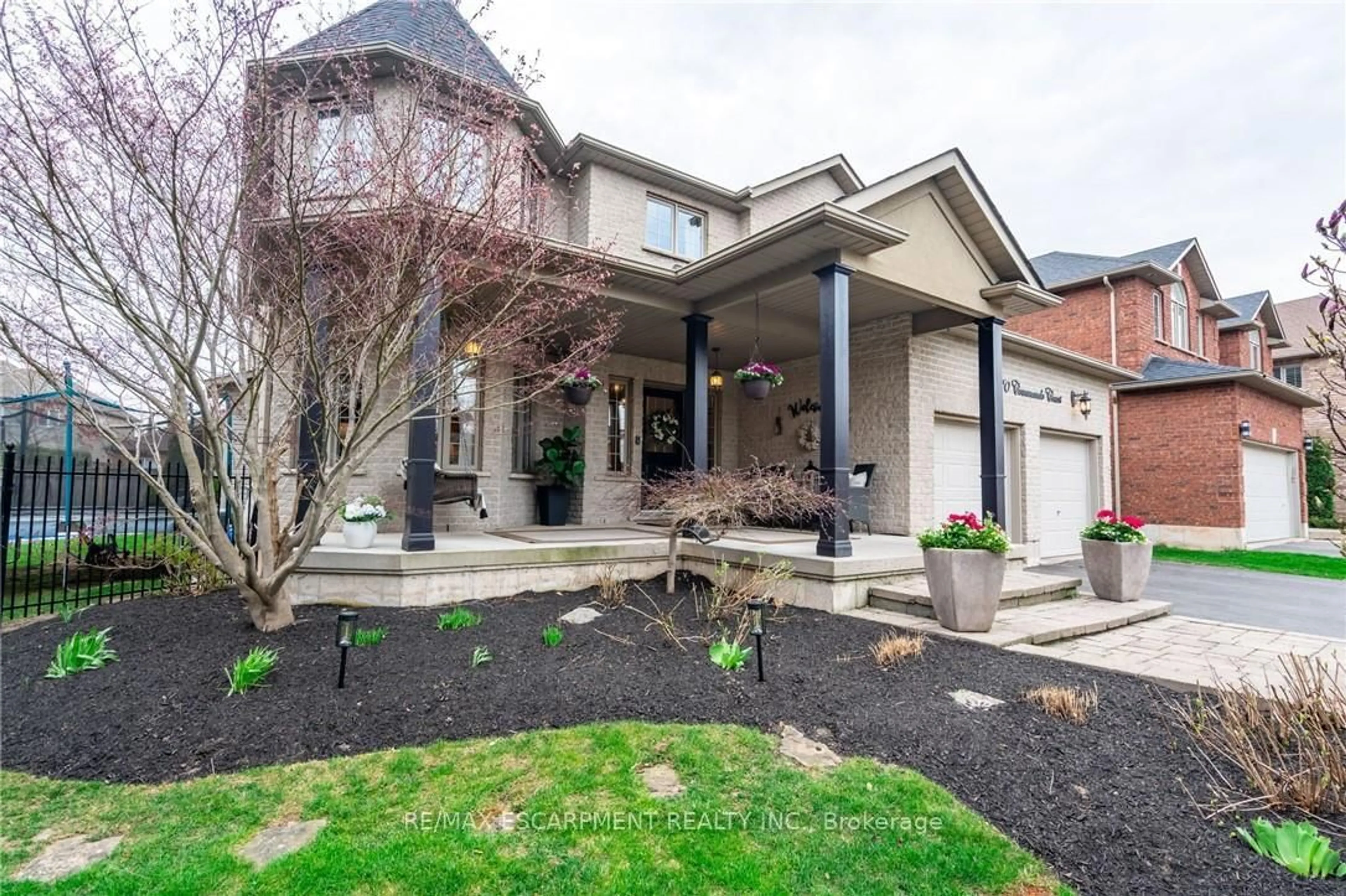 Home with brick exterior material, street for 40 COMMANDO Crt, Hamilton Ontario L8B 0J6