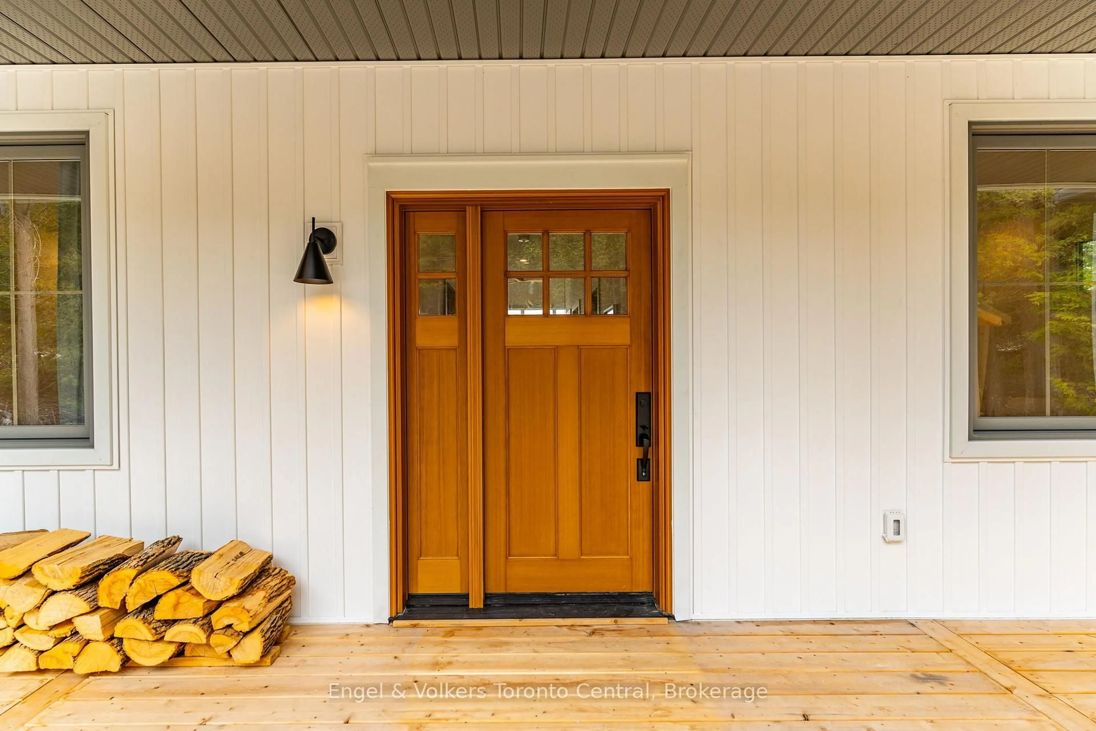 Indoor entryway for 256 Cape Chin N Shore Rd, Northern Bruce Peninsula Ontario N0H 1W0