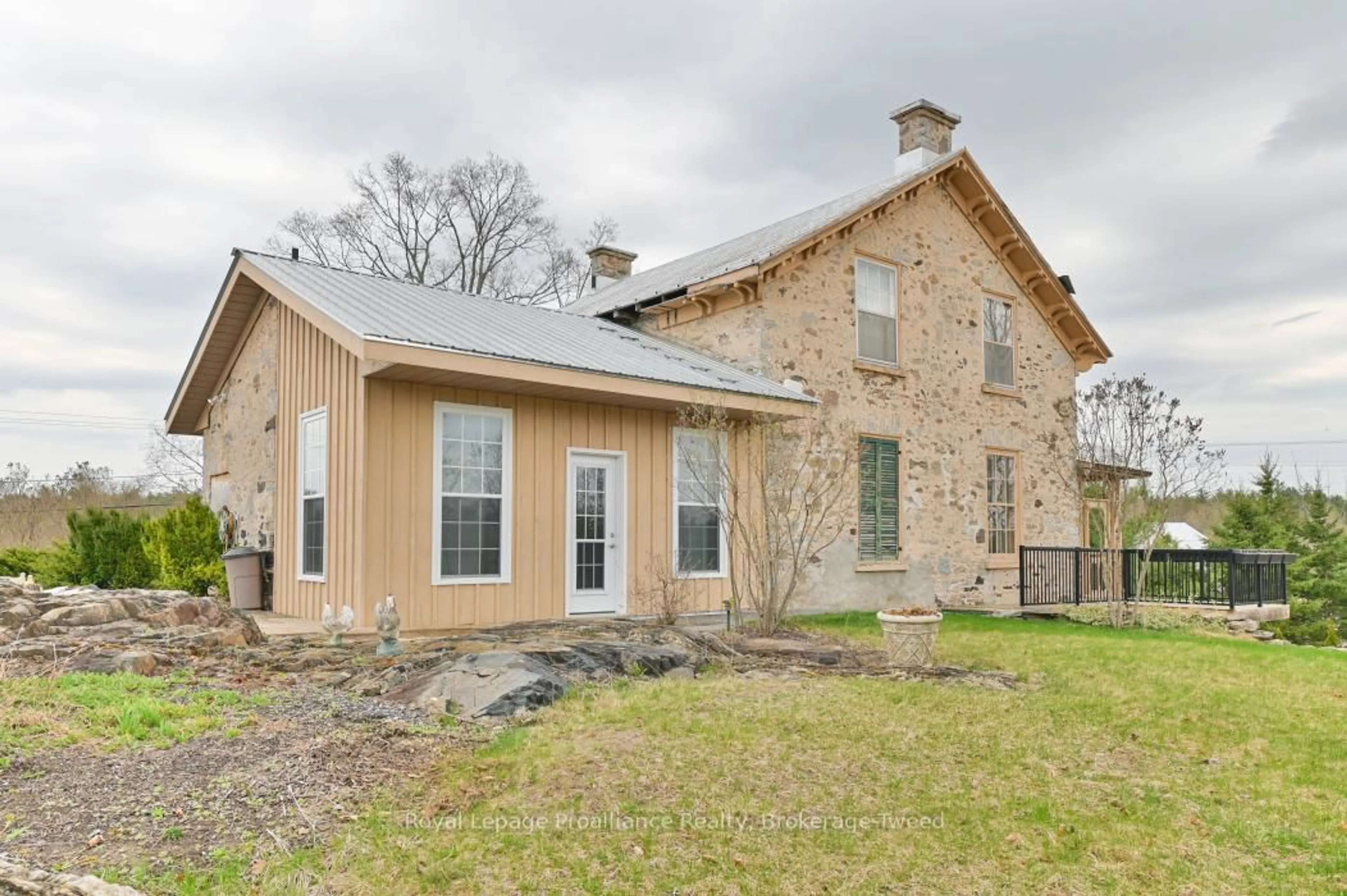Home with brick exterior material, building for 8541 Highway 37 N/A, Tweed Ontario K0K 3J0