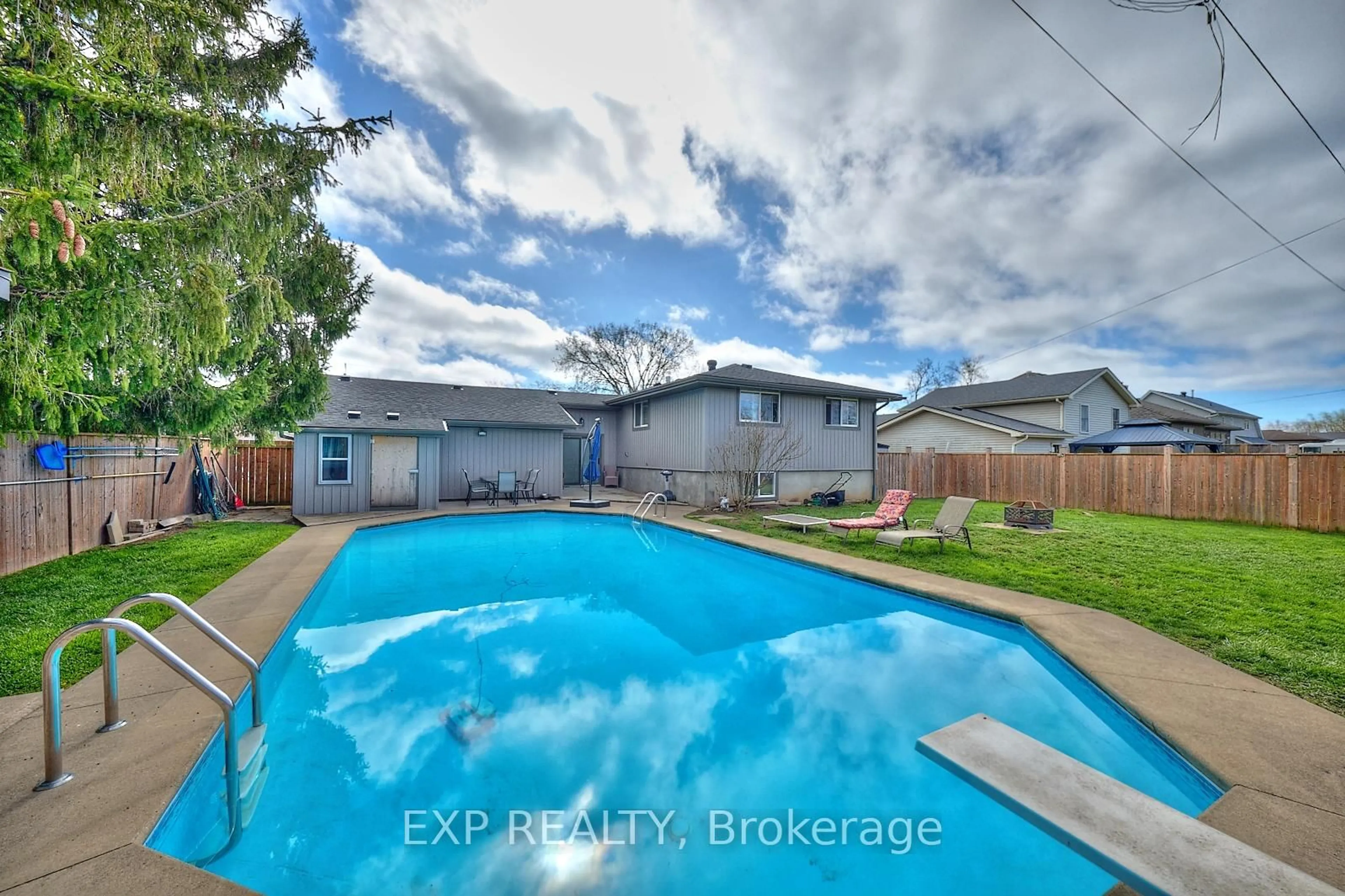 Pool for 765 GRANDVIEW Rd, Fort Erie Ontario L2A 4V6