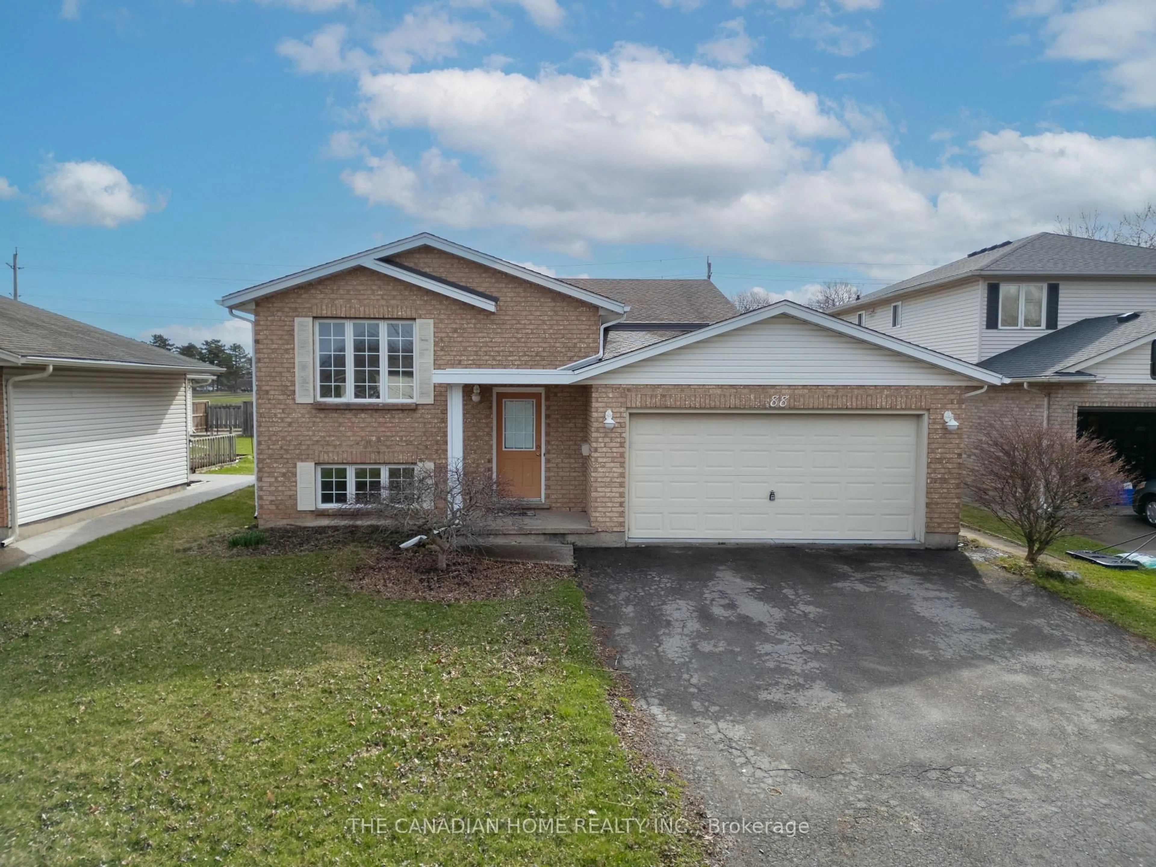 A pic from outside/outdoor area/front of a property/back of a property/a pic from drone, street for 88 CEDARVALE Cres, Welland Ontario L3C 6X1