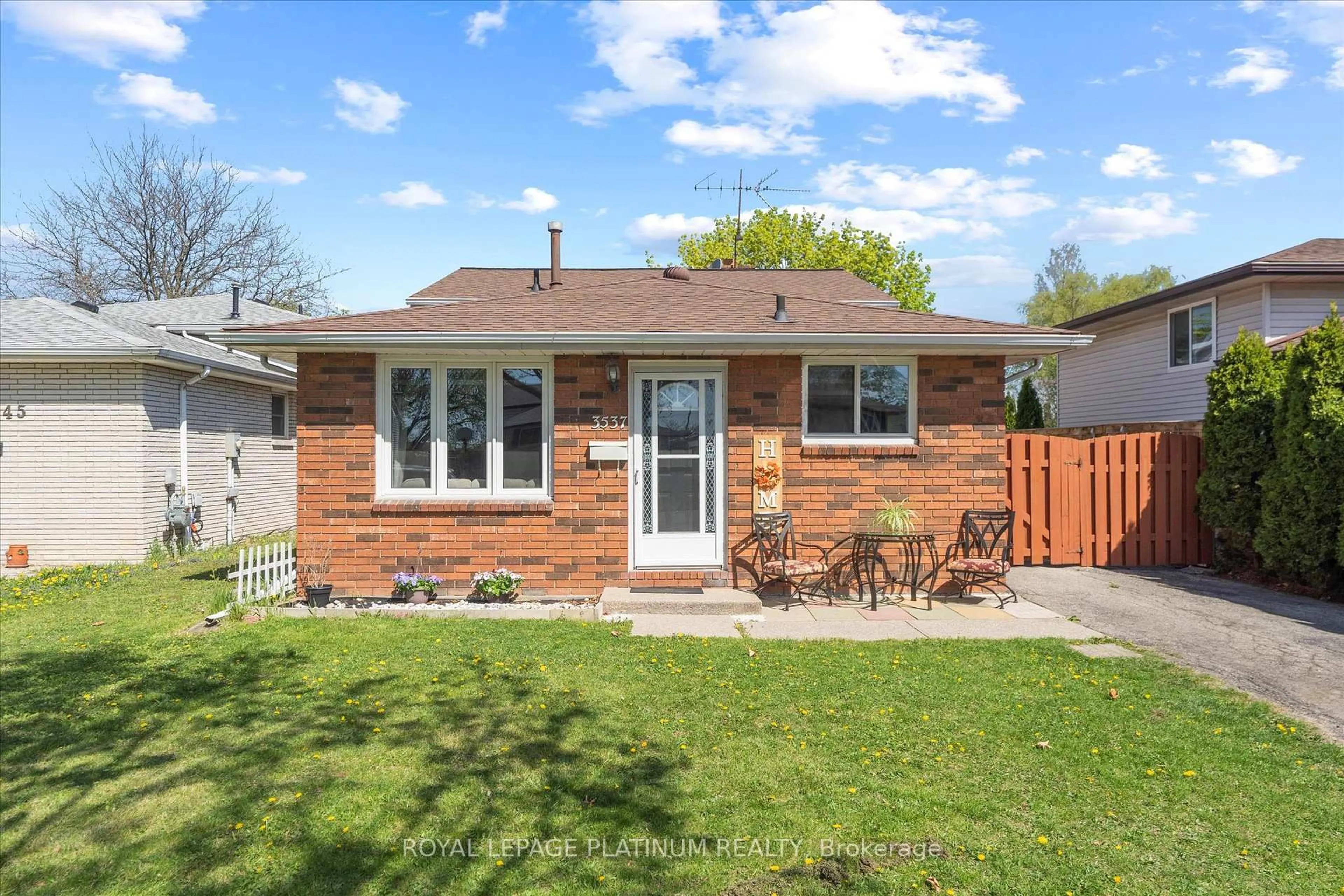 Home with brick exterior material, street for 3537 Hemlock Rd, Windsor Ontario N8R 2G5