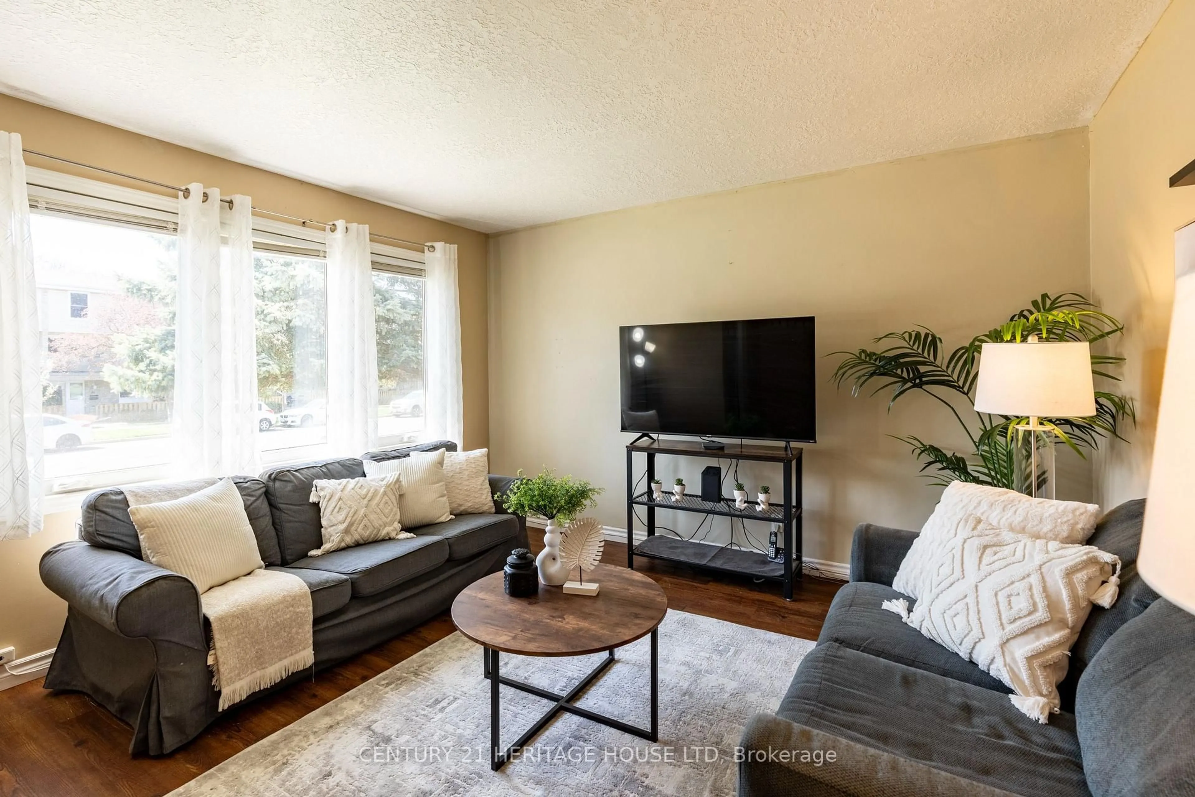 Living room with furniture, wood/laminate floor for 58 Breckenridge Dr, Kitchener Ontario N2B 2N9