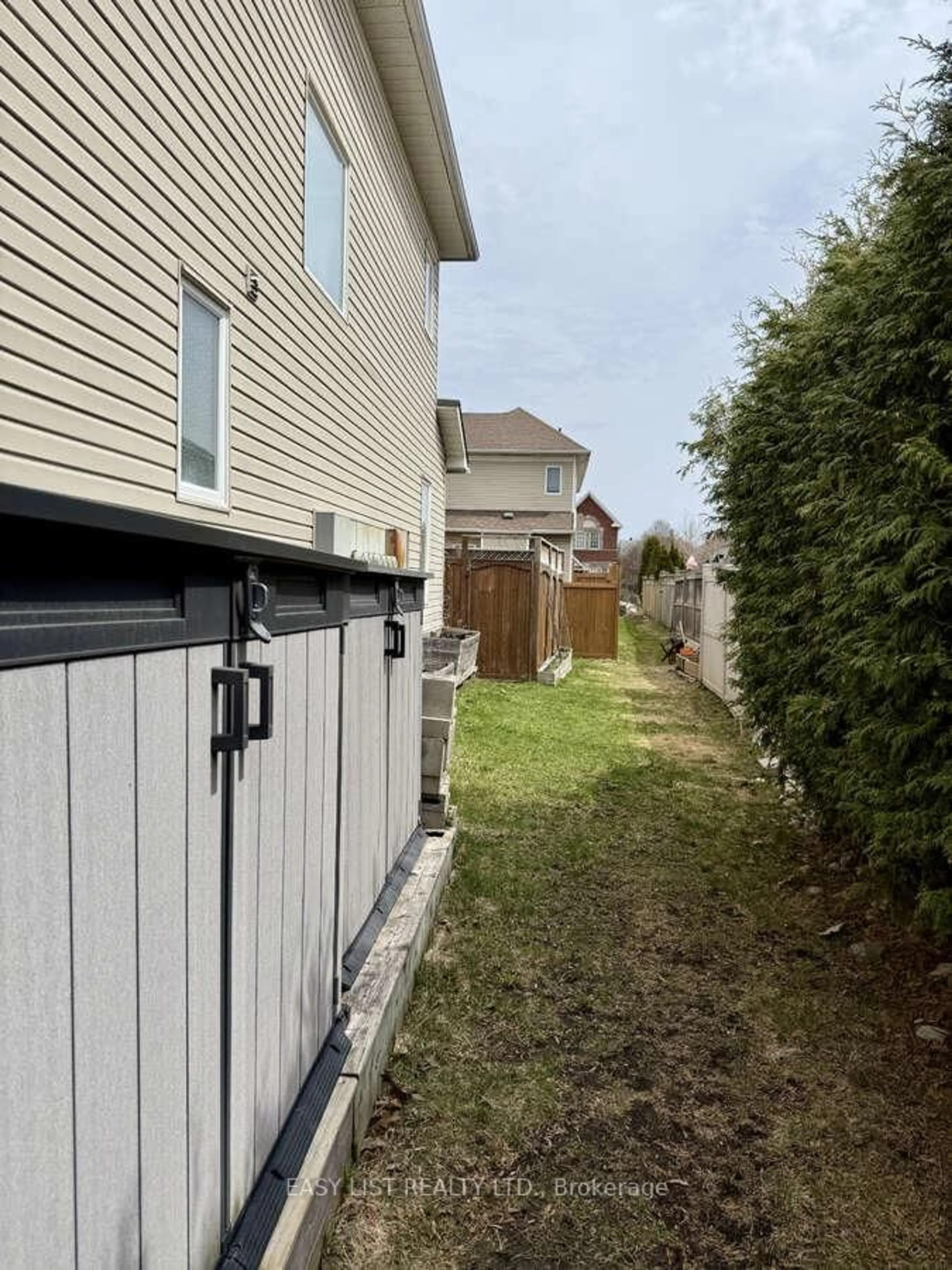 Unknown for 70 Appledale Dr, Ottawa Ontario K2J 4W6