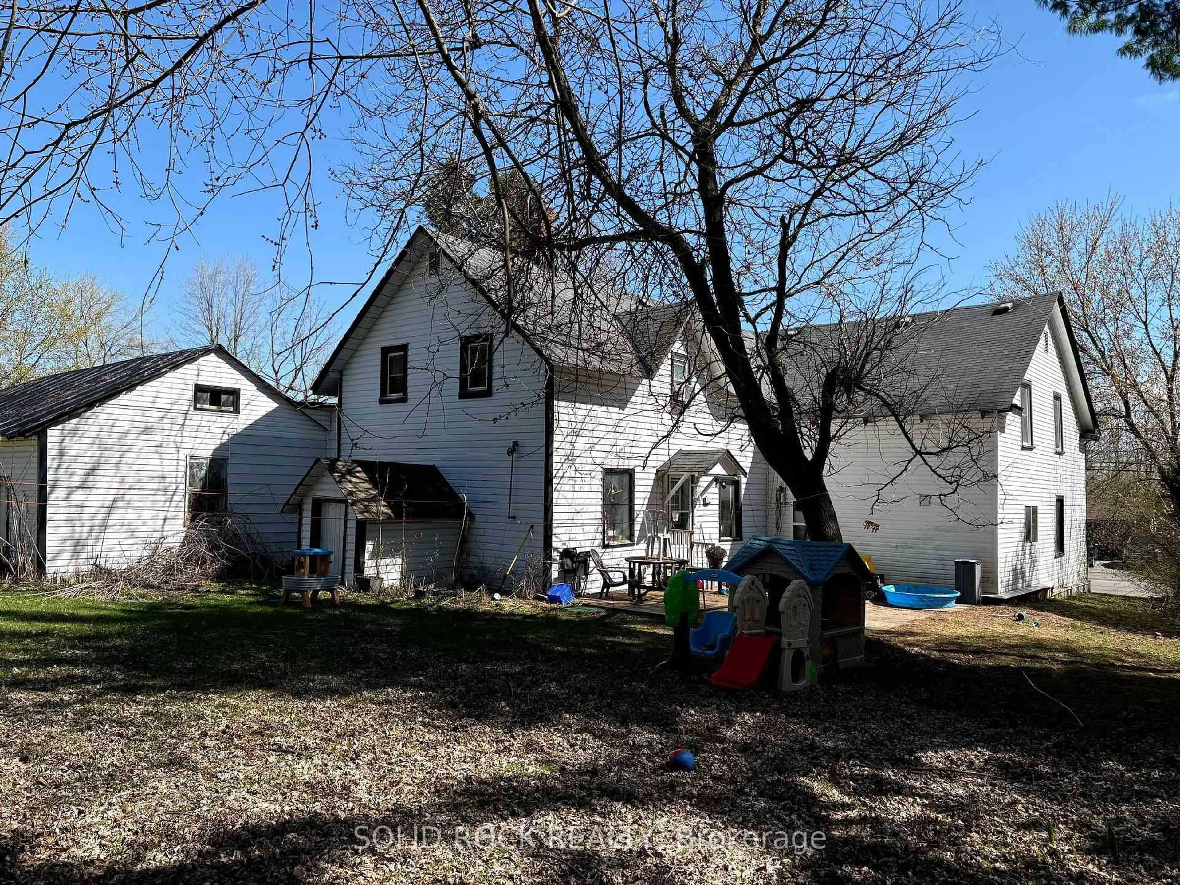 A pic from outside/outdoor area/front of a property/back of a property/a pic from drone, street for 1368-1370 Meadow Dr, Greely Ontario K4P 1N3
